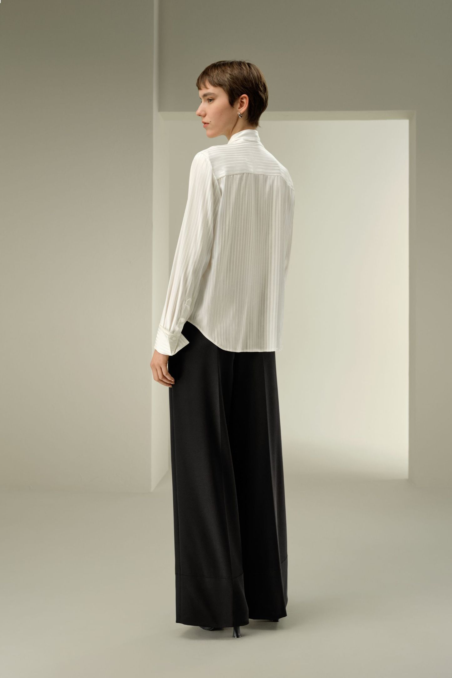 #color_Natural White