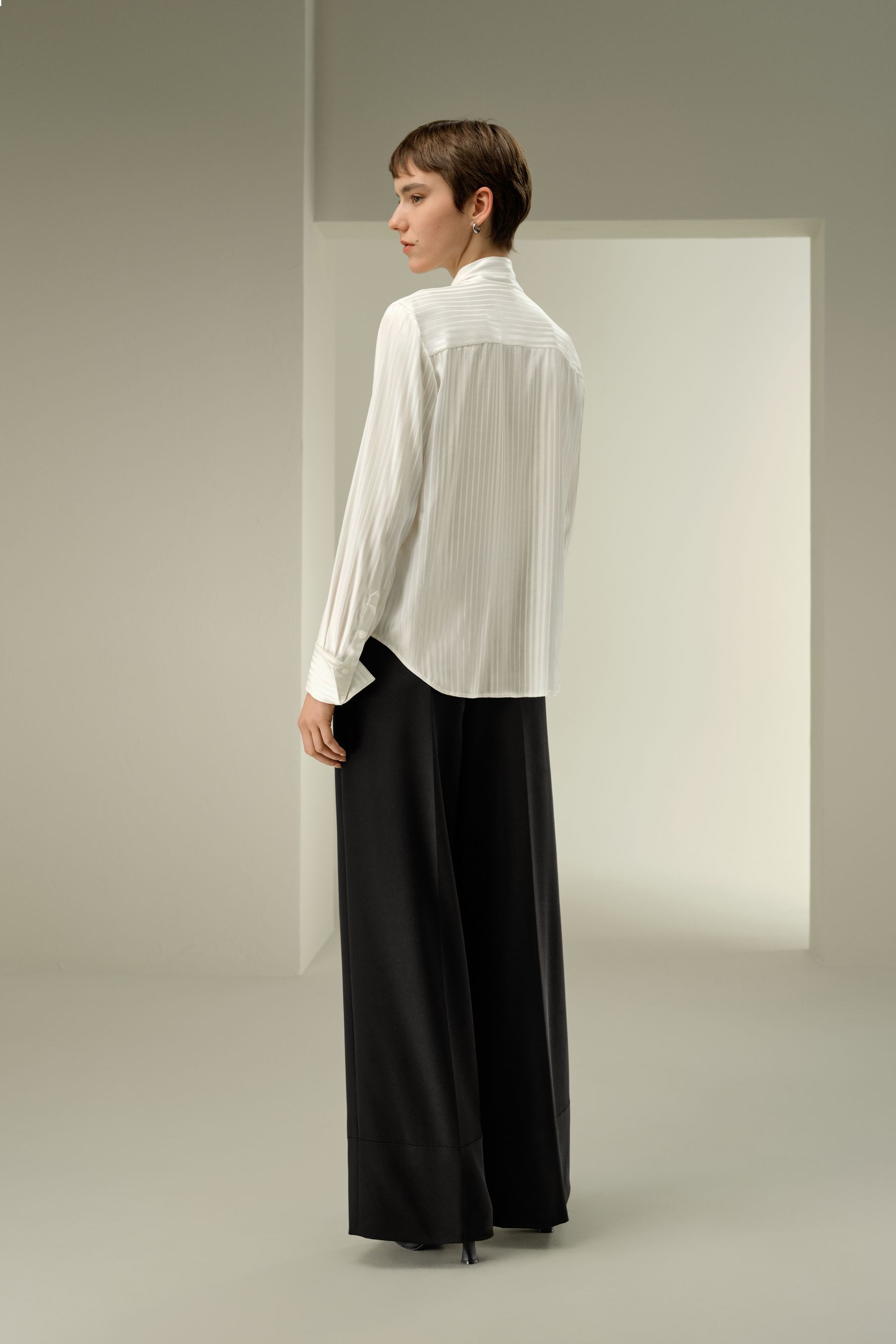 #color_Natural White