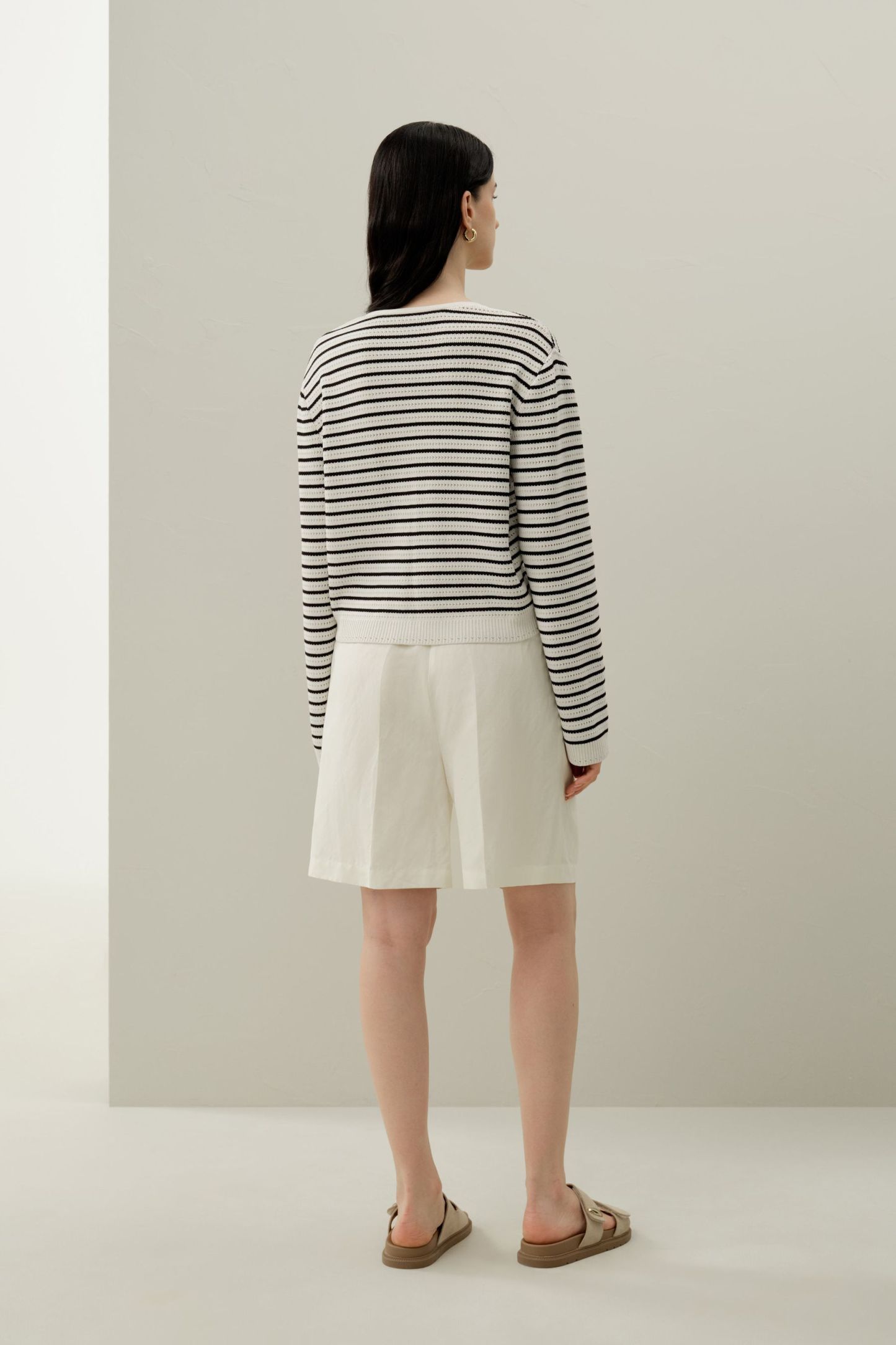 #color_White With Black Stripes