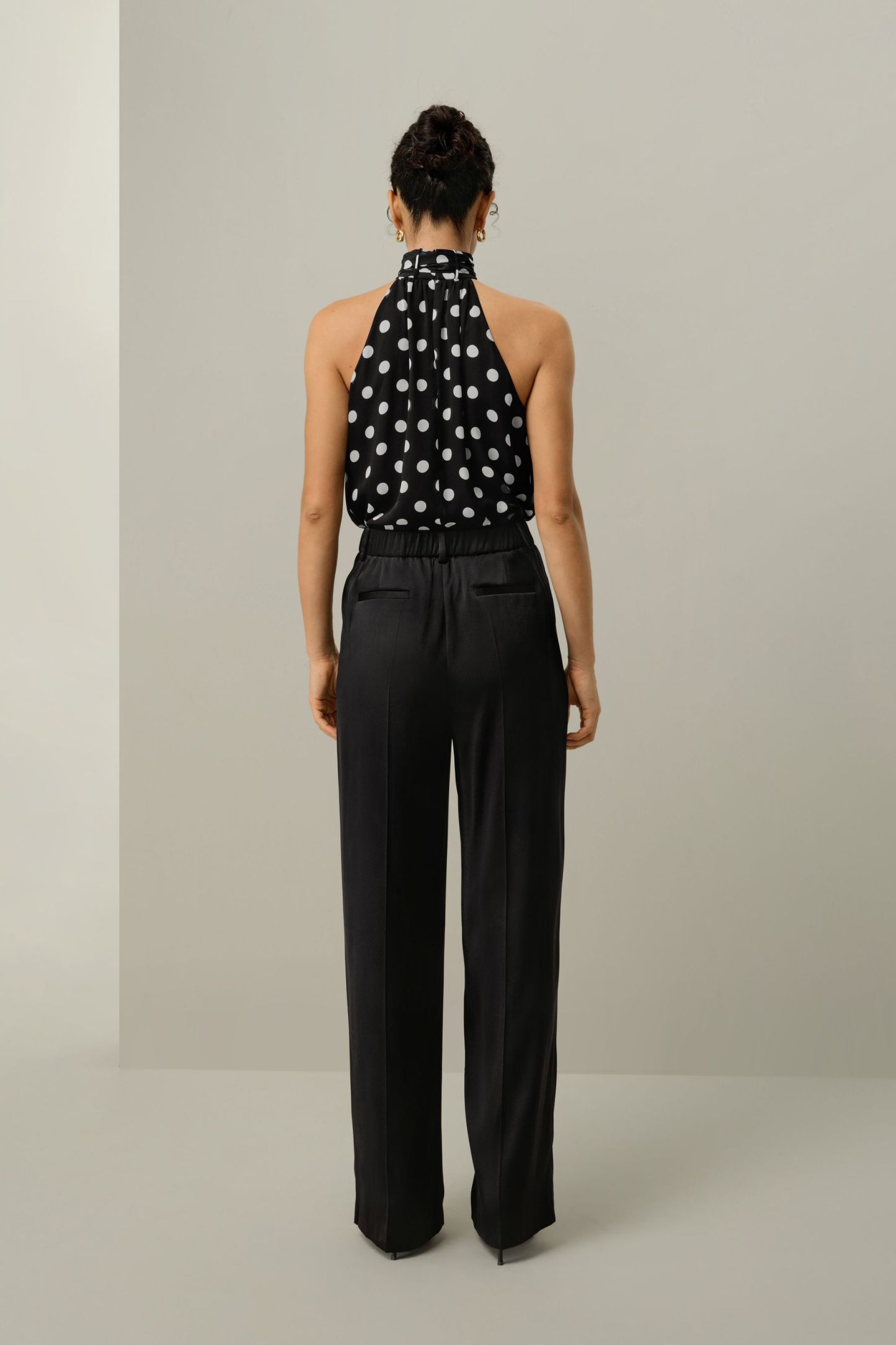 #color_White Dots In Black