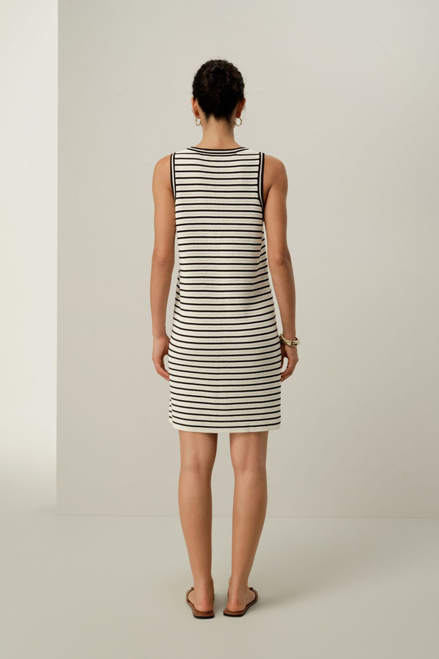 #color_White With Black Stripes