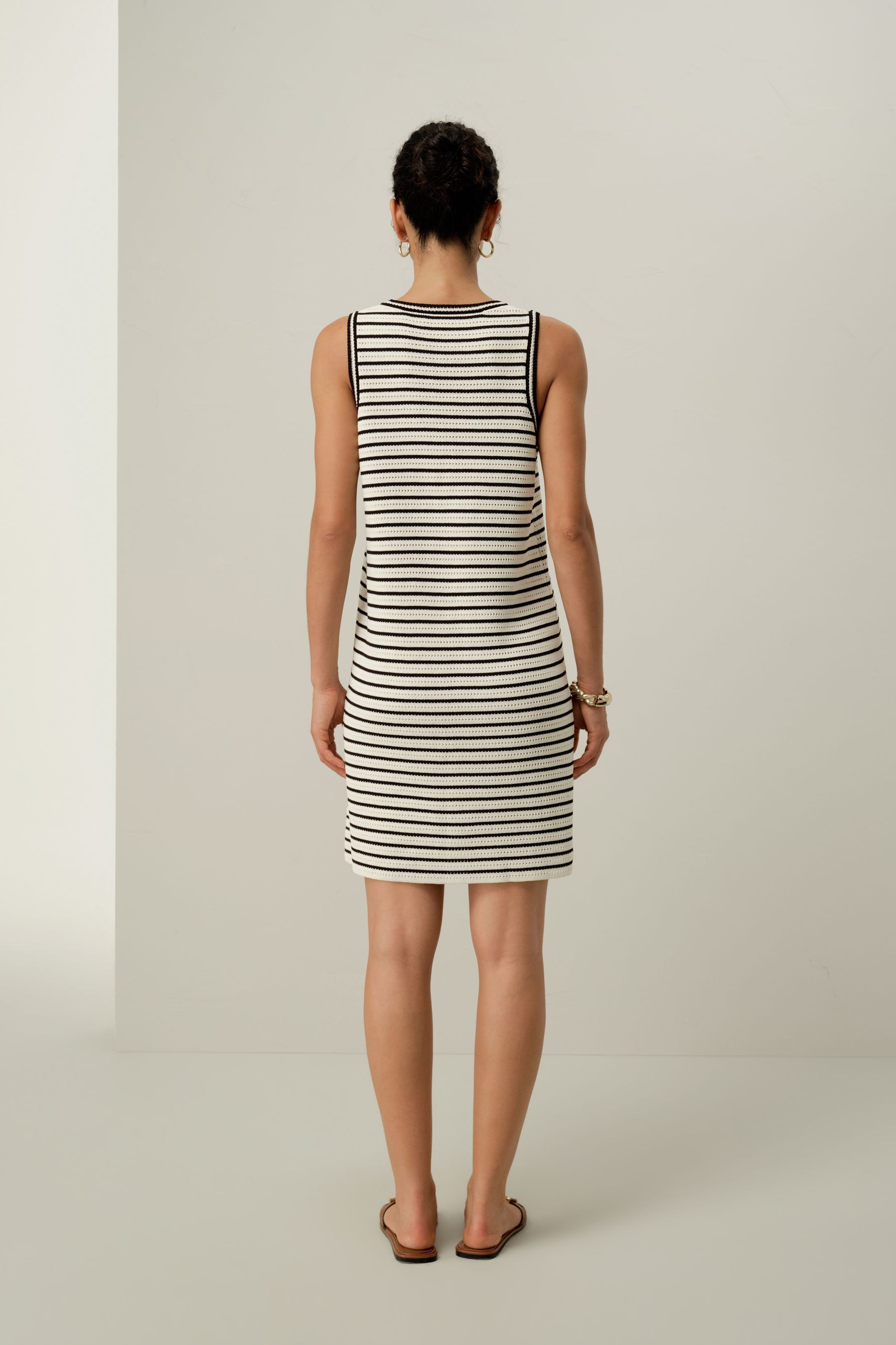 #color_White With Black Stripes