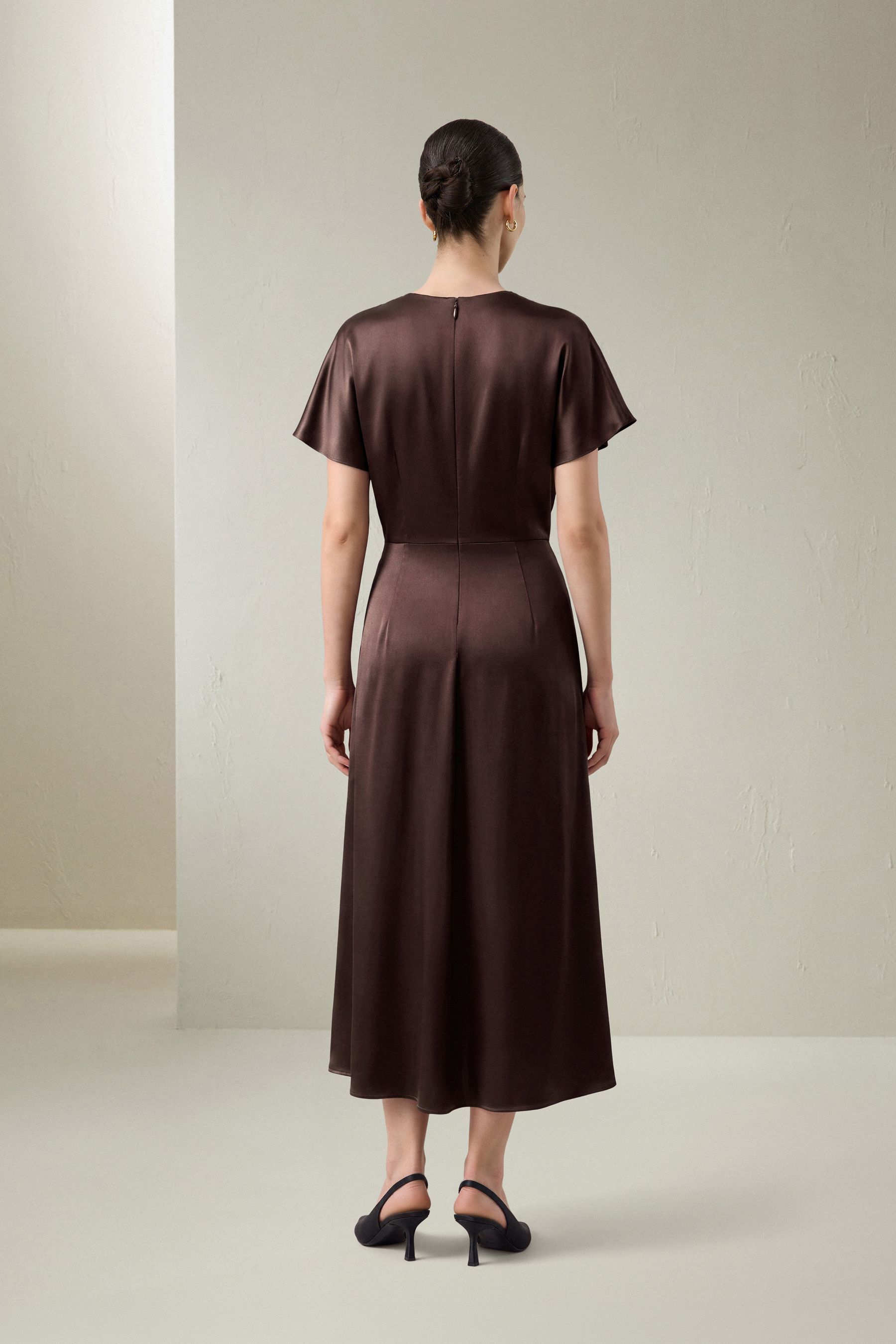 #color_Dark-Brown