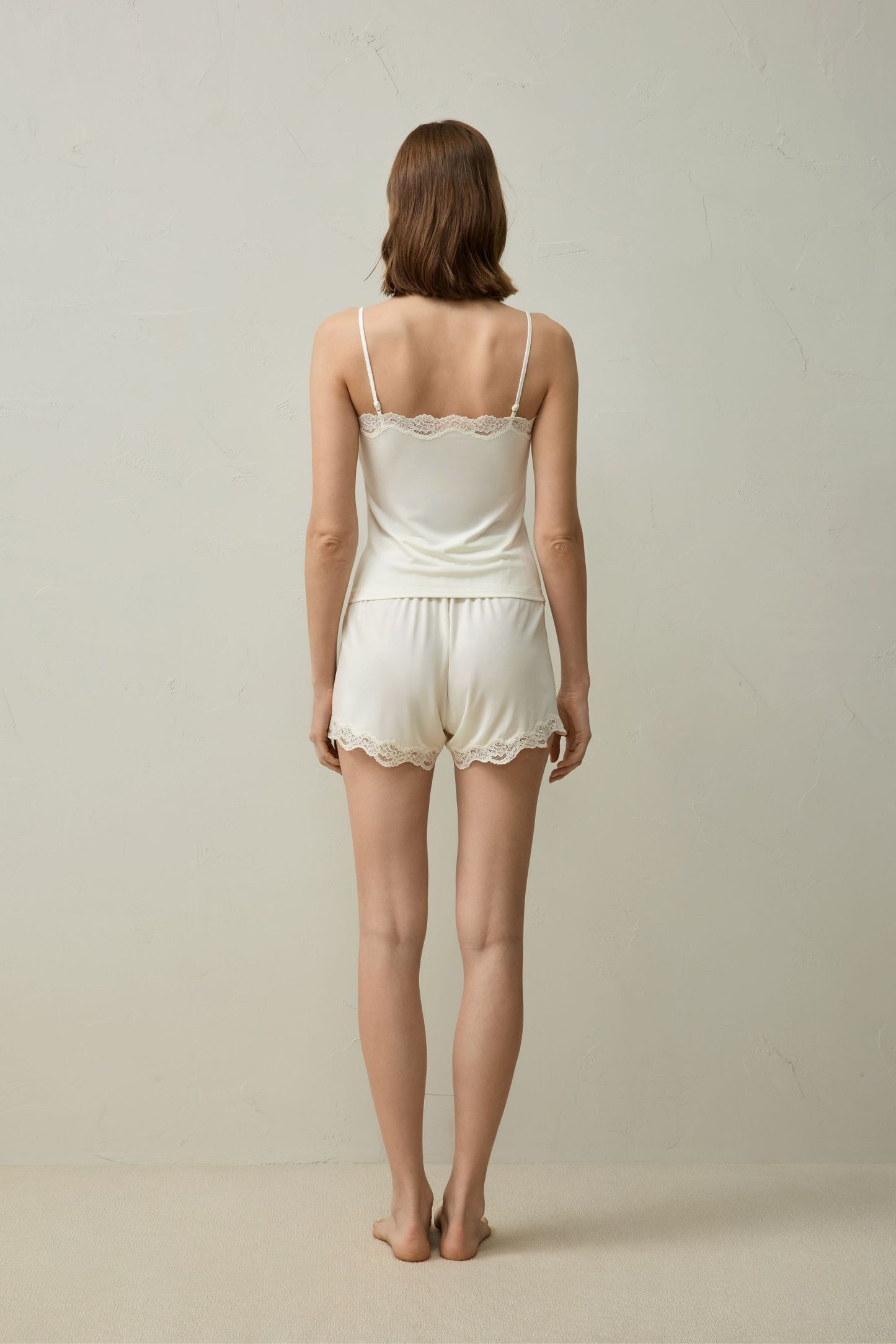 #color_Lily White