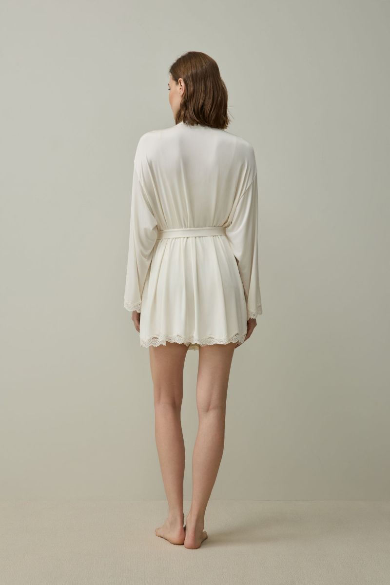 #color_Lily White