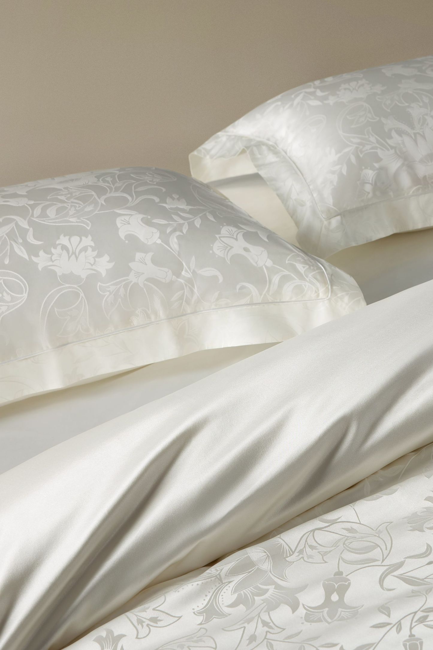 #color_Natural White