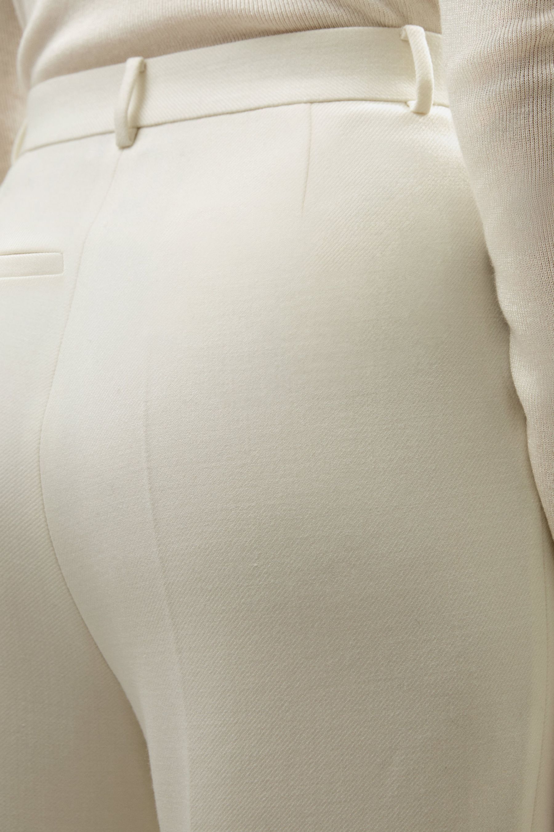 #color_Natural White