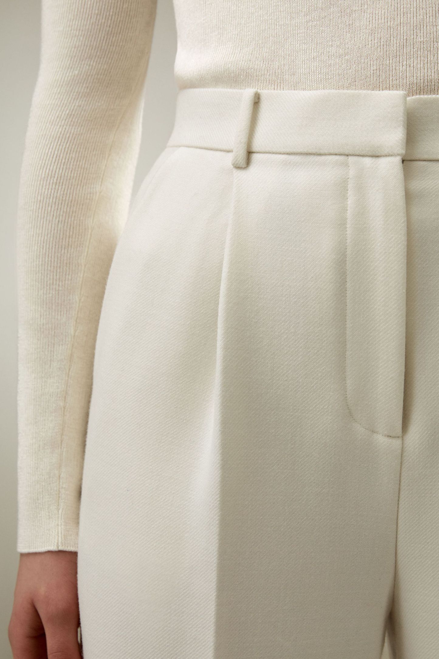 #color_Natural White