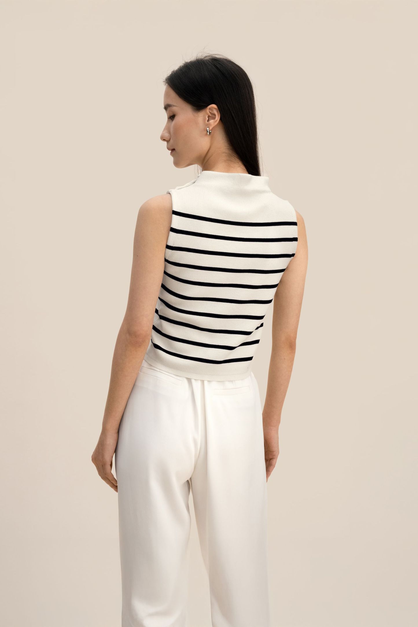 #color_White With Black Stripes