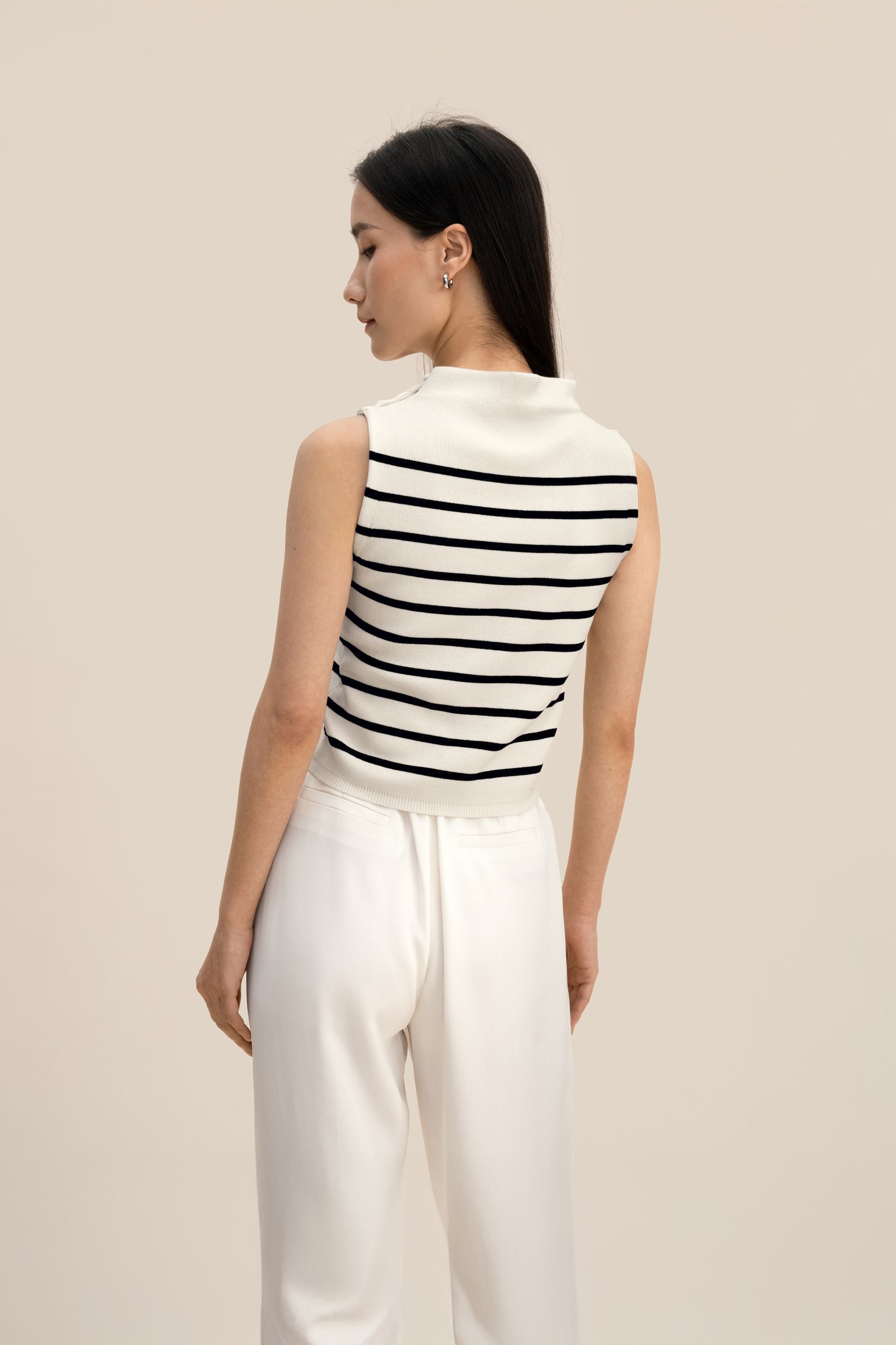 #color_White With Black Stripes