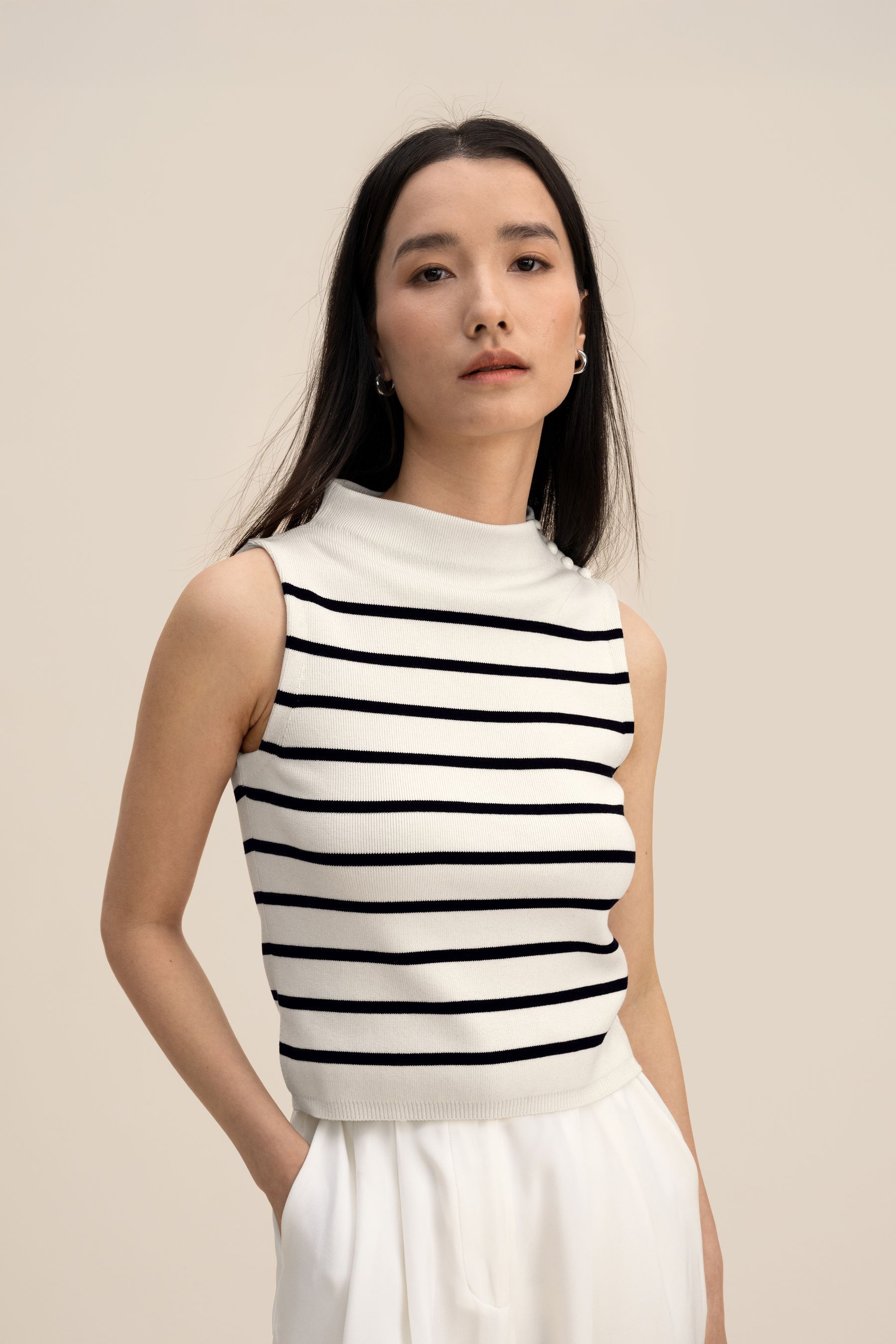 #color_White With Black Stripes