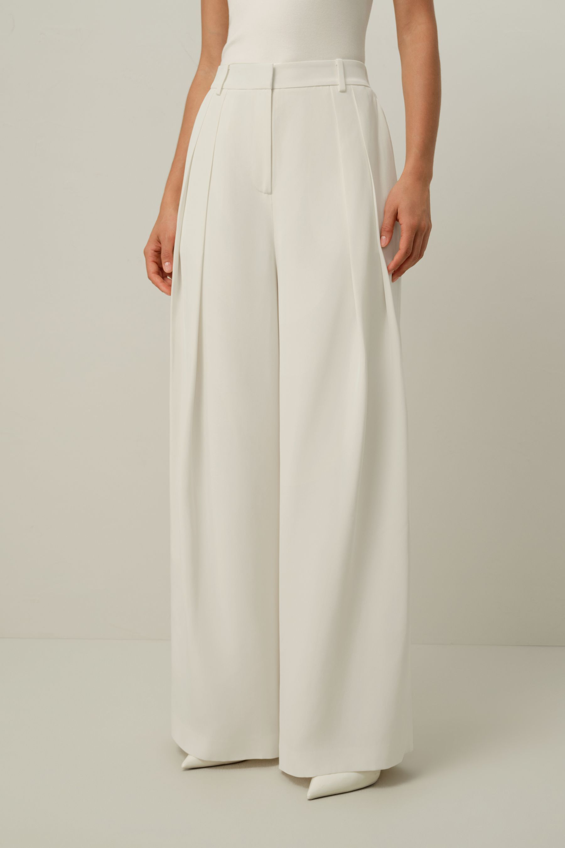 #color_Natural White