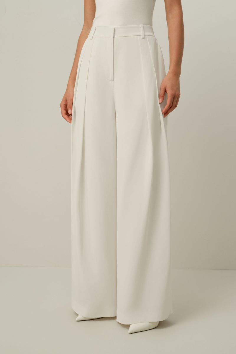 #color_Natural White