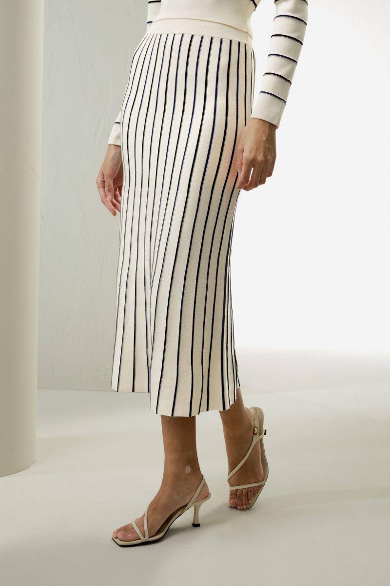 #color_White with Stripes
