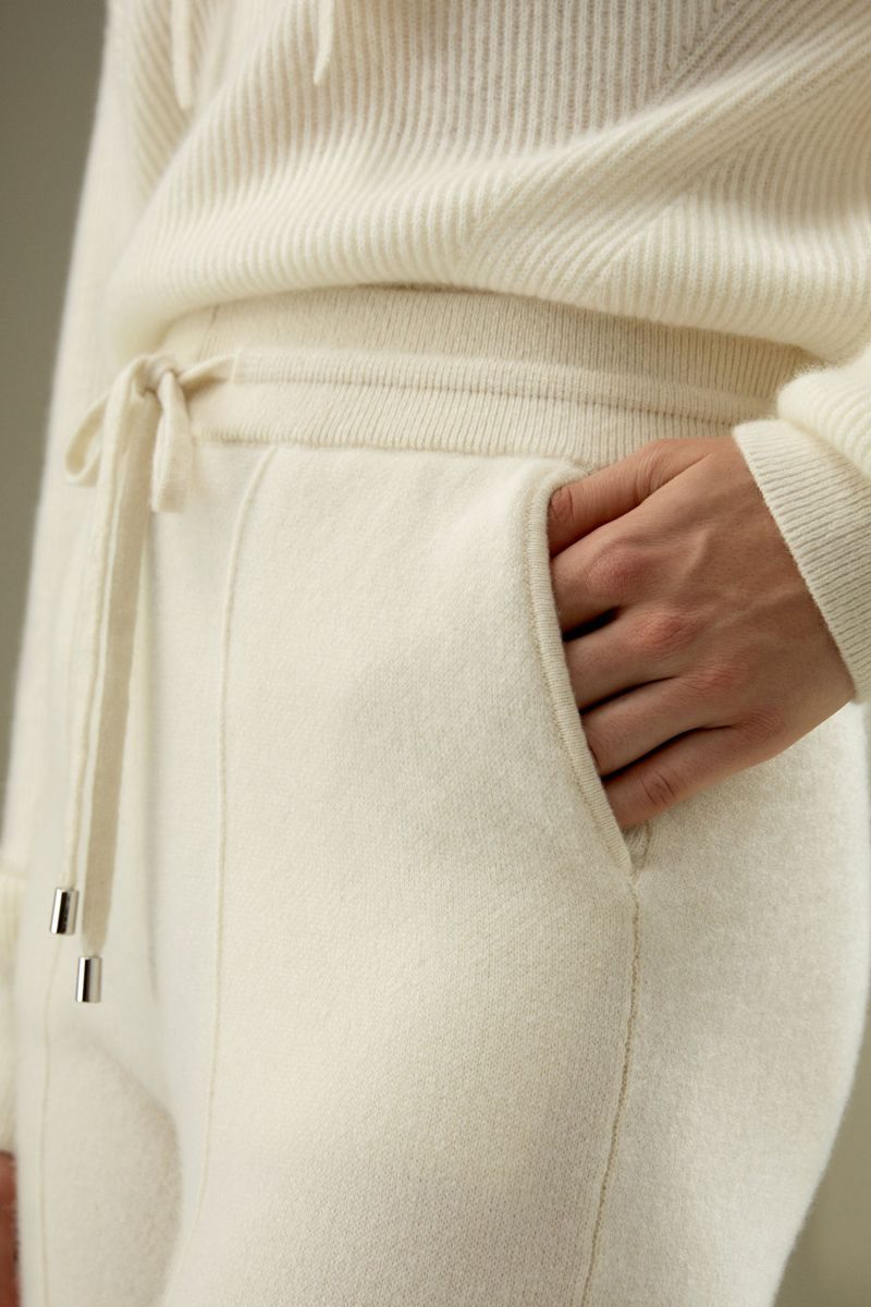 Fluid Cashmere Sweatpants