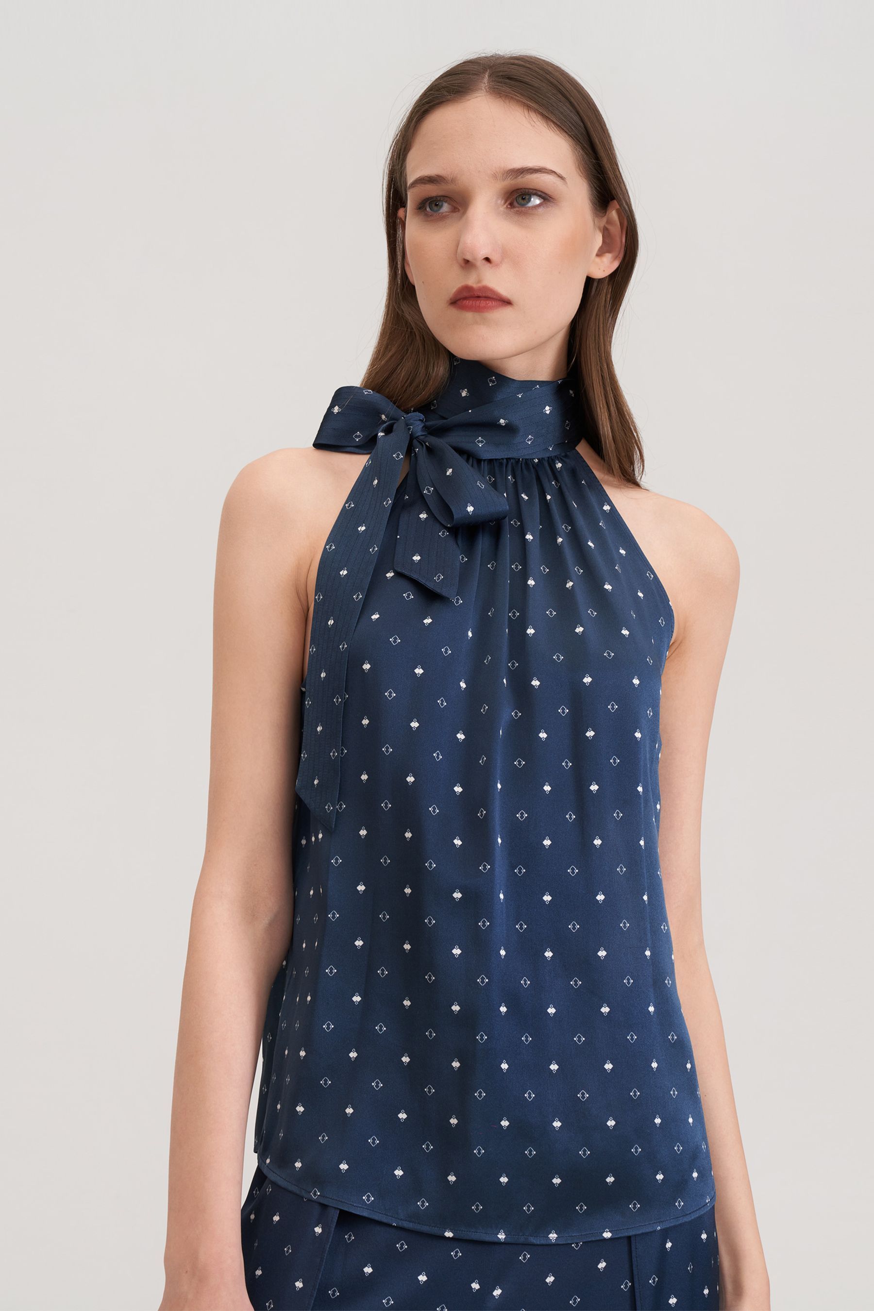 #color_White Diamonds In Blue