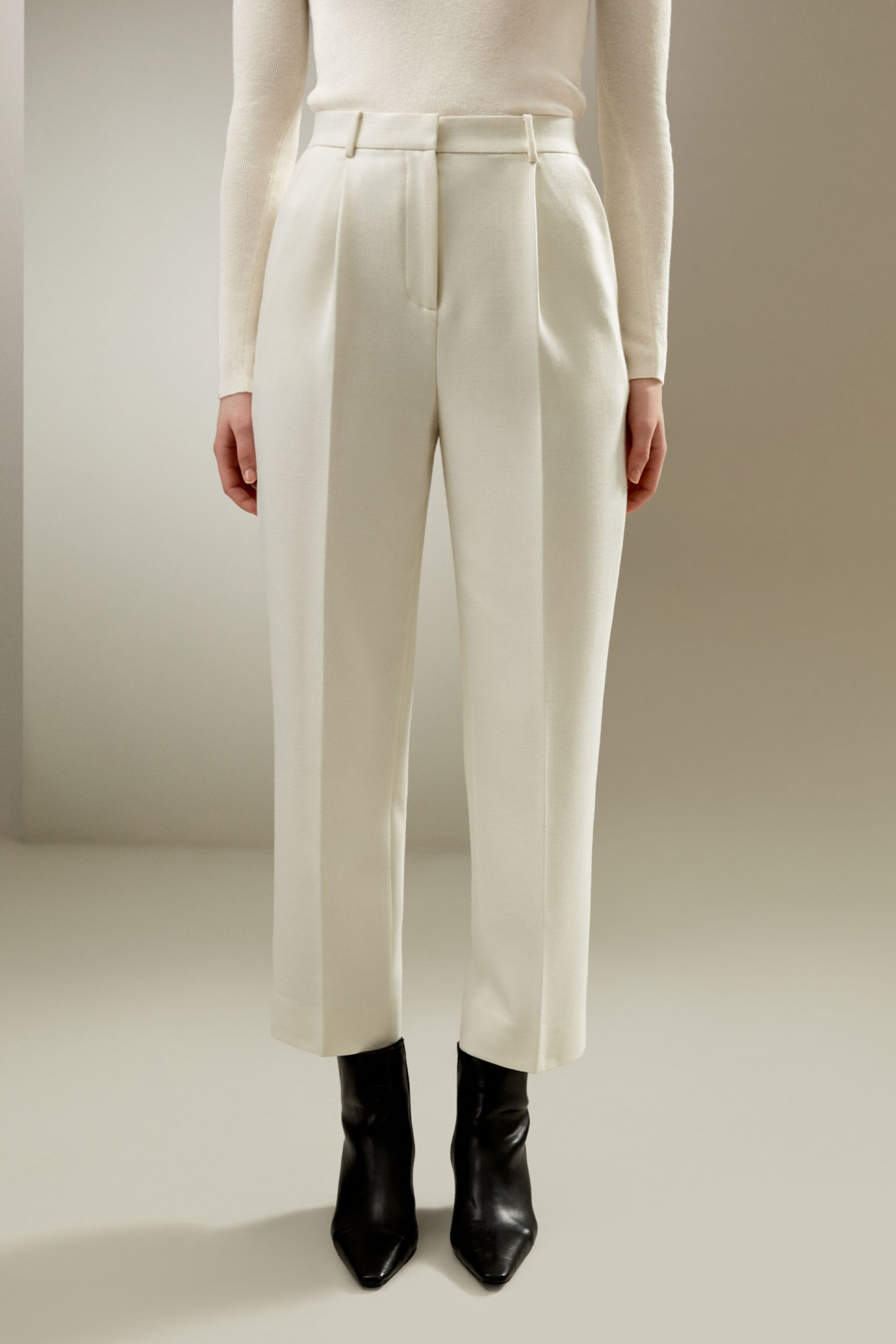 #color_Natural White