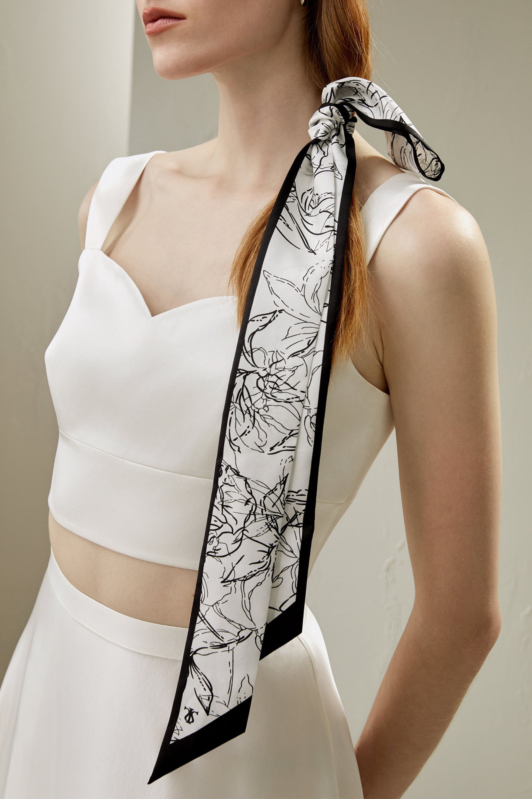 #color_Black-White Floral Pattern