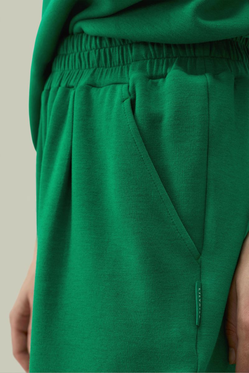 #color_Emerald Green