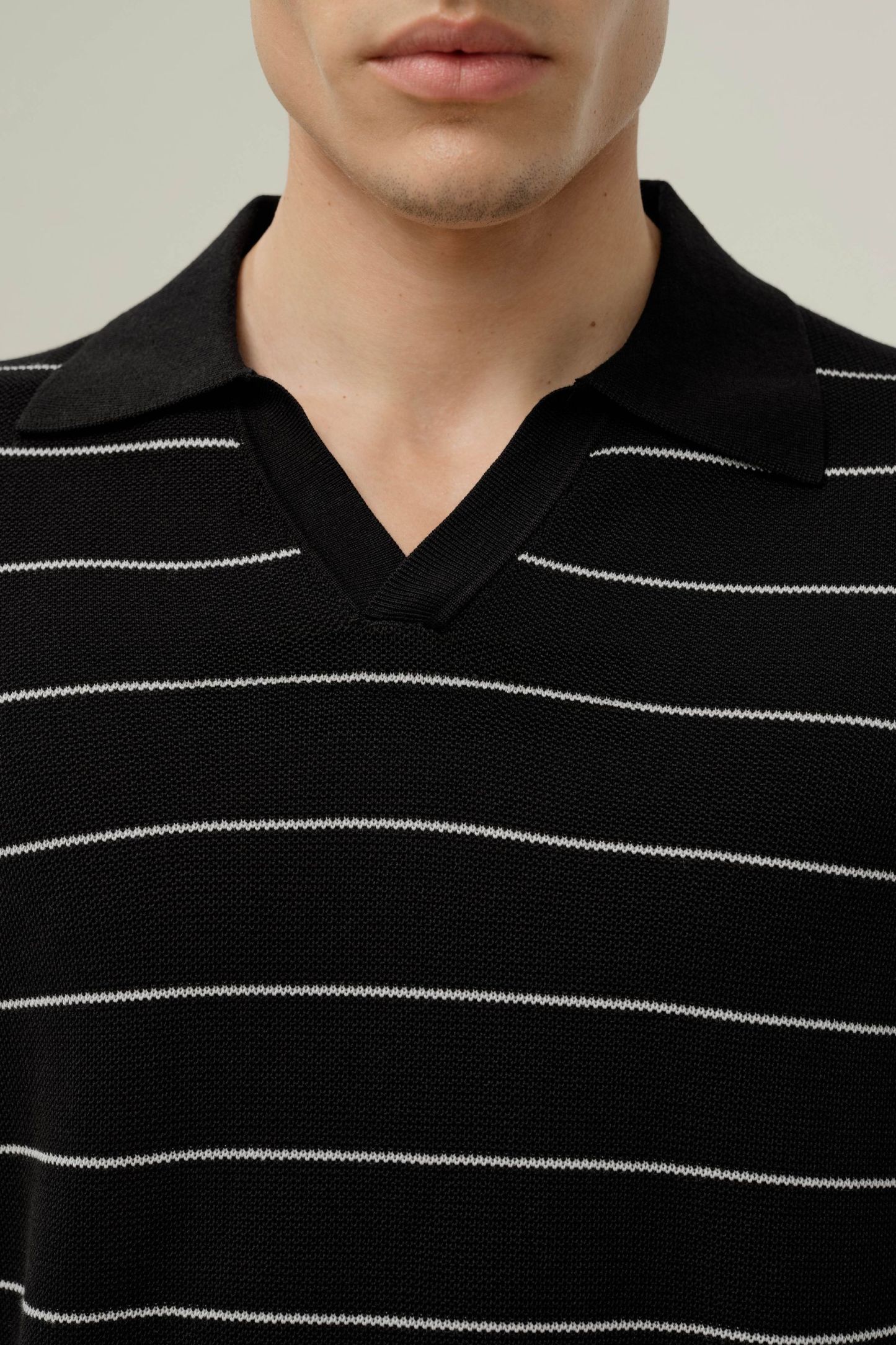 #color_Black&White Stripes