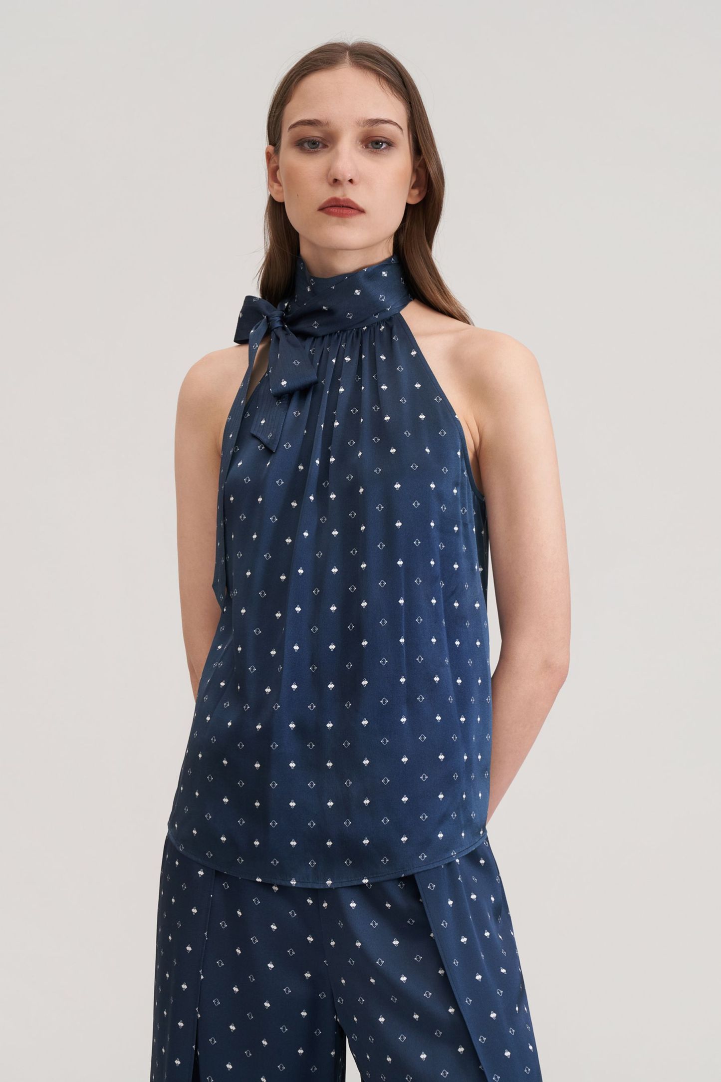 #color_White Diamonds In Blue