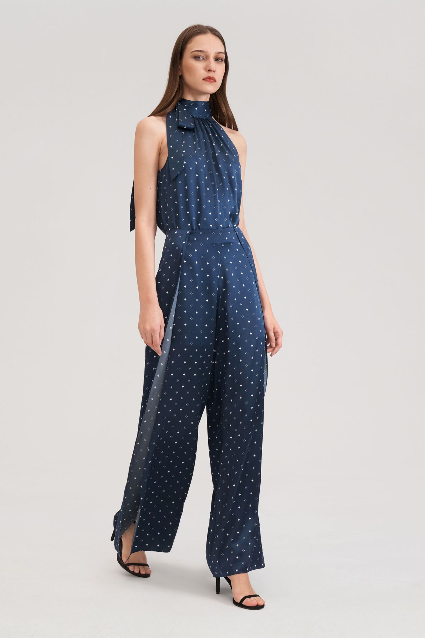 #color_White Diamonds In Blue