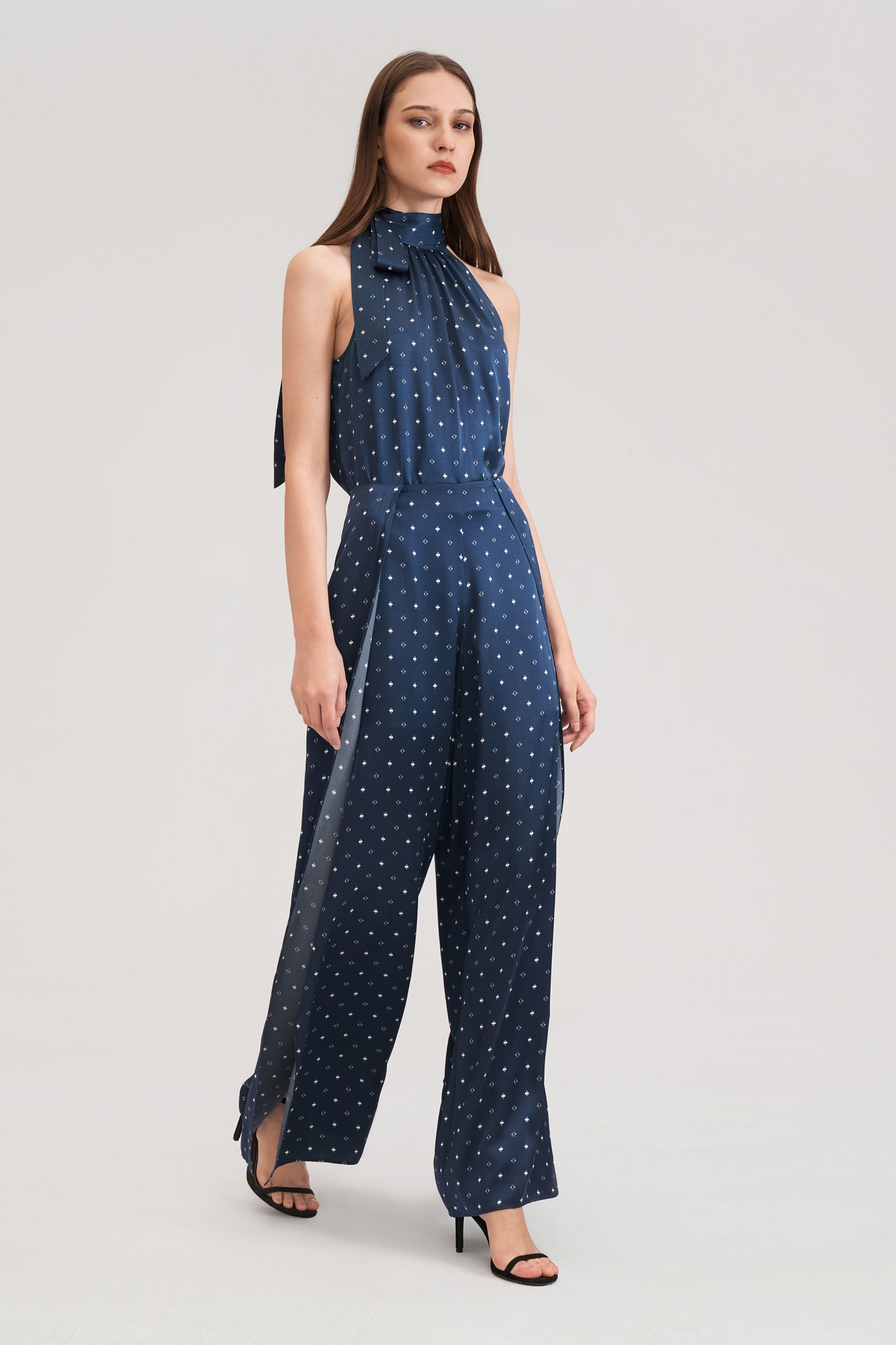 #color_White Diamonds In Blue