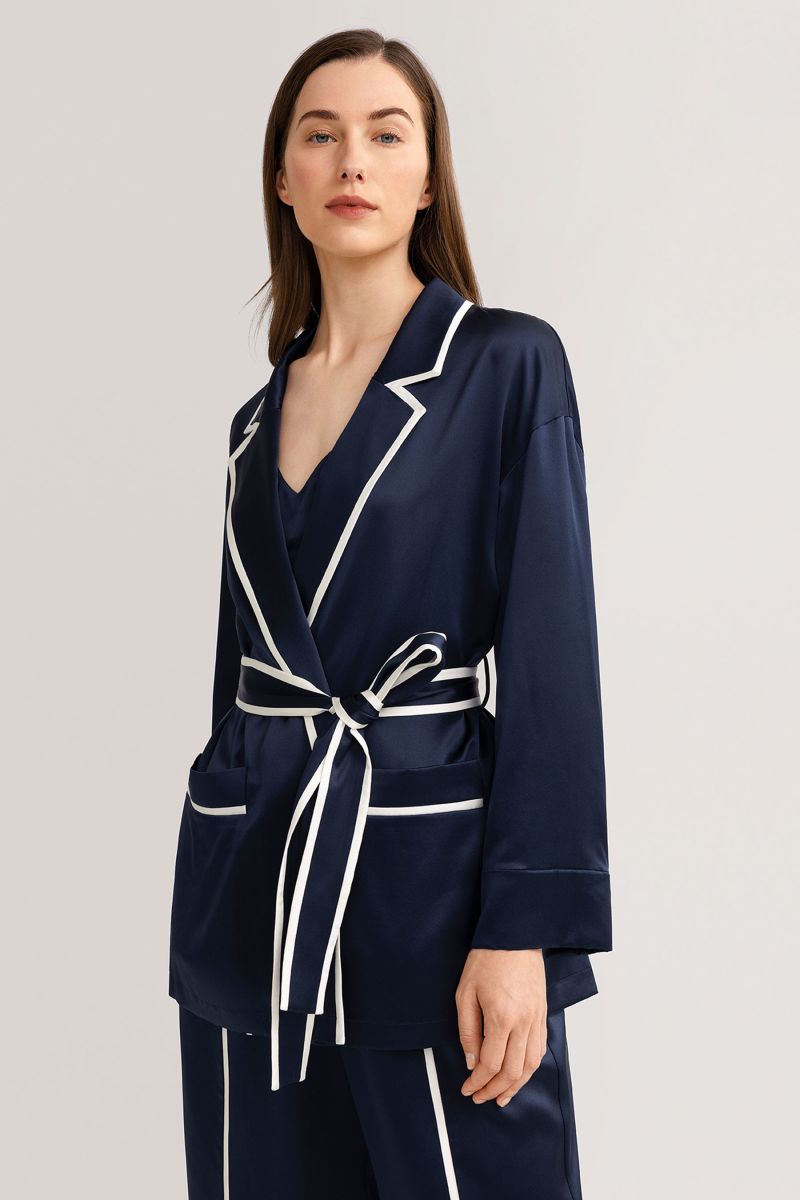 #color_Dark Blue & Ivory Trim