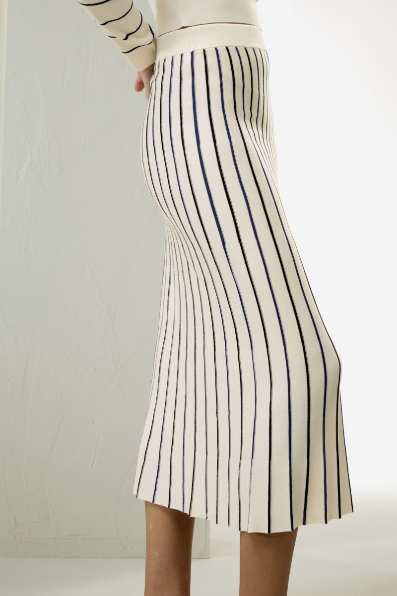 #color_White with Stripes