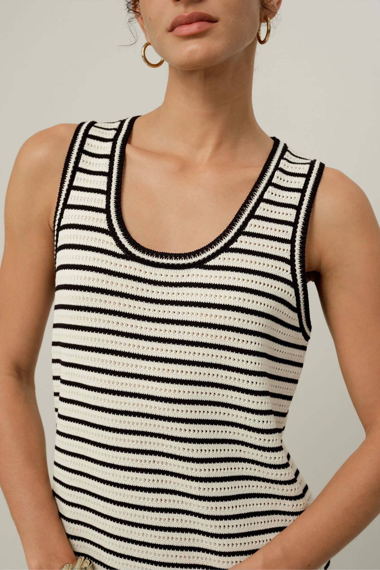 #color_White With Black Stripes