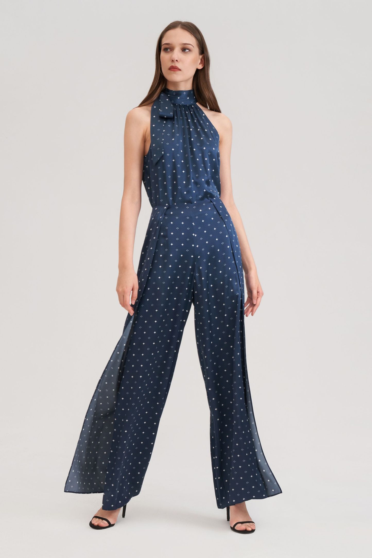 #color_White Diamonds In Blue