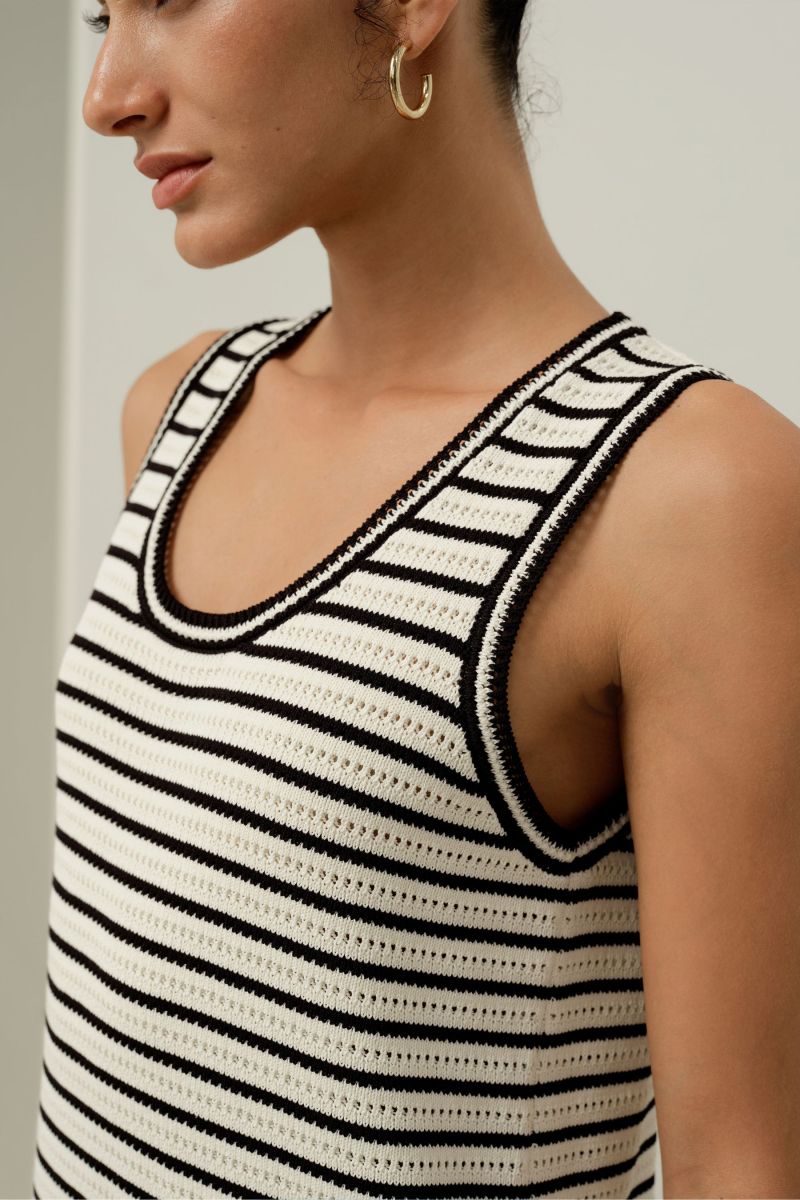 #color_White With Black Stripes