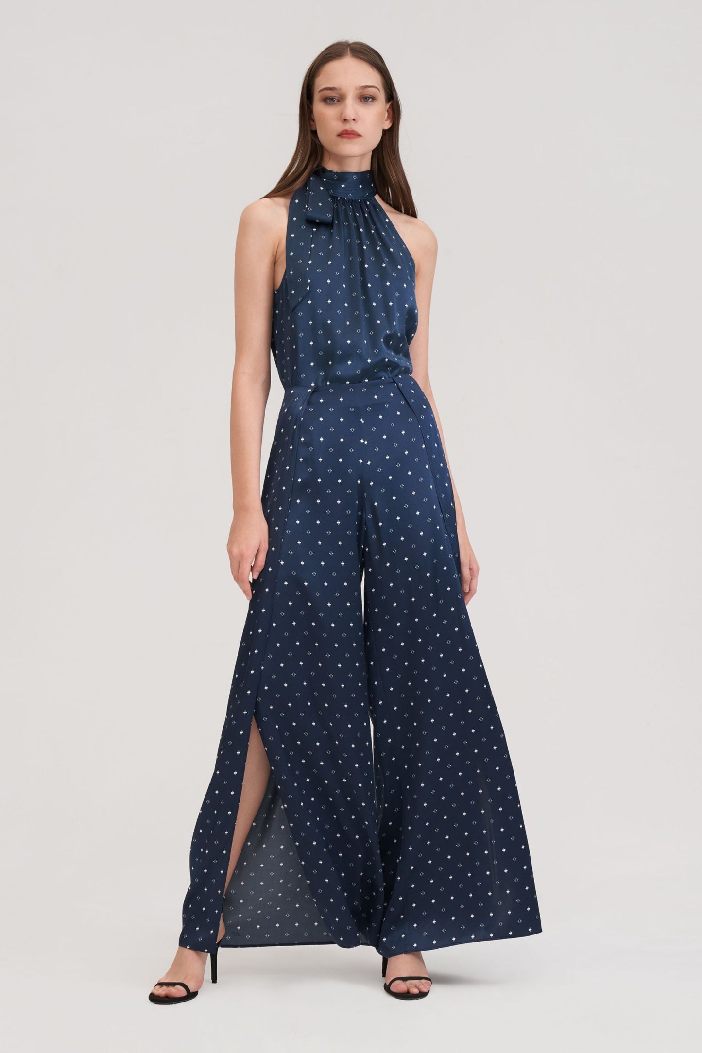 #color_White Diamonds In Blue