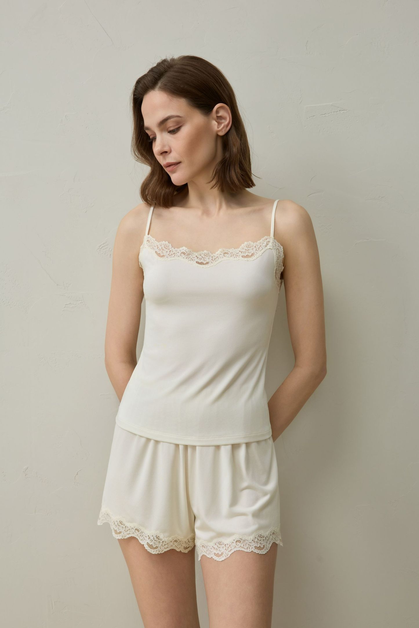 #color_Lily White