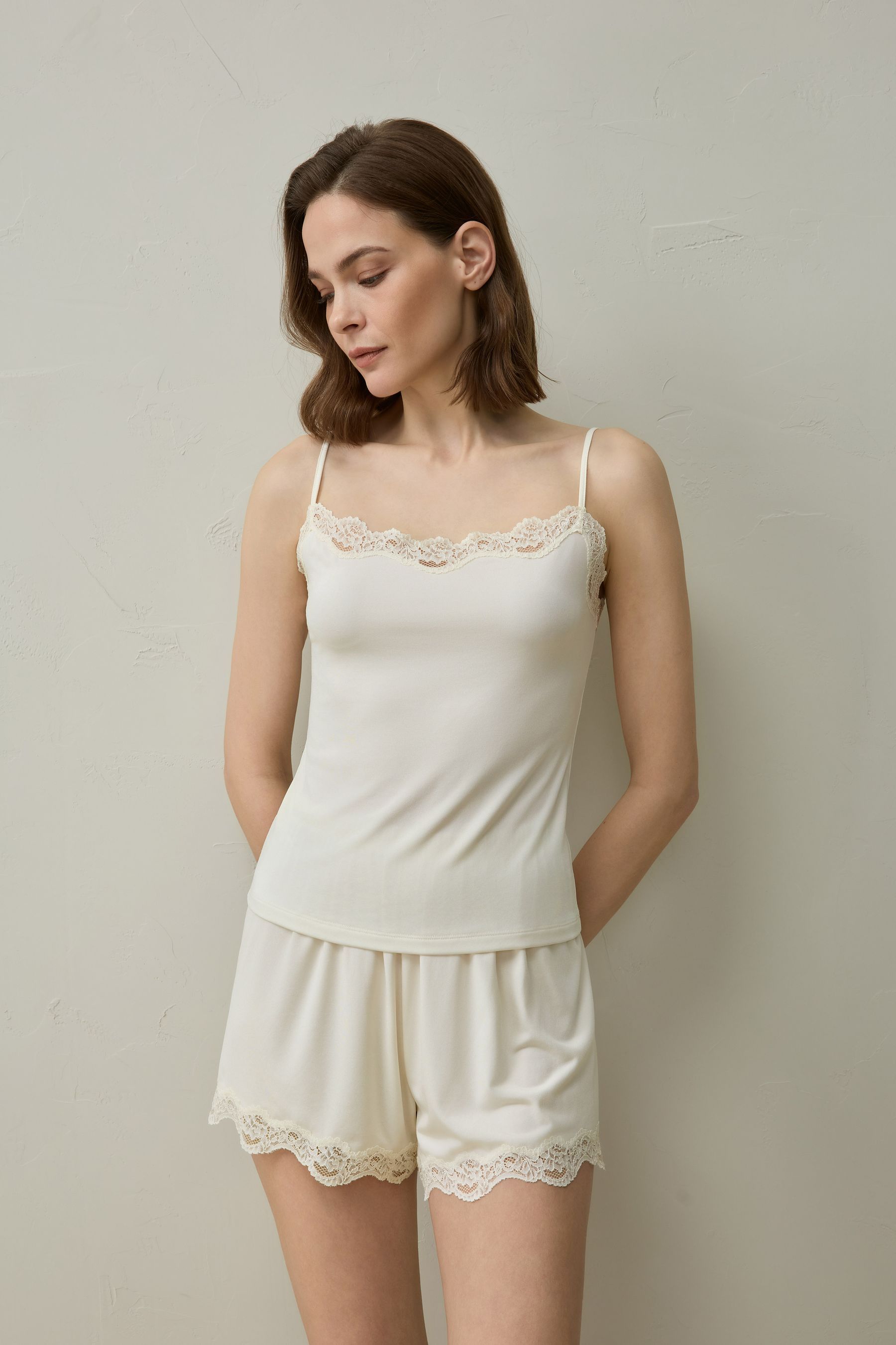 #color_Lily White