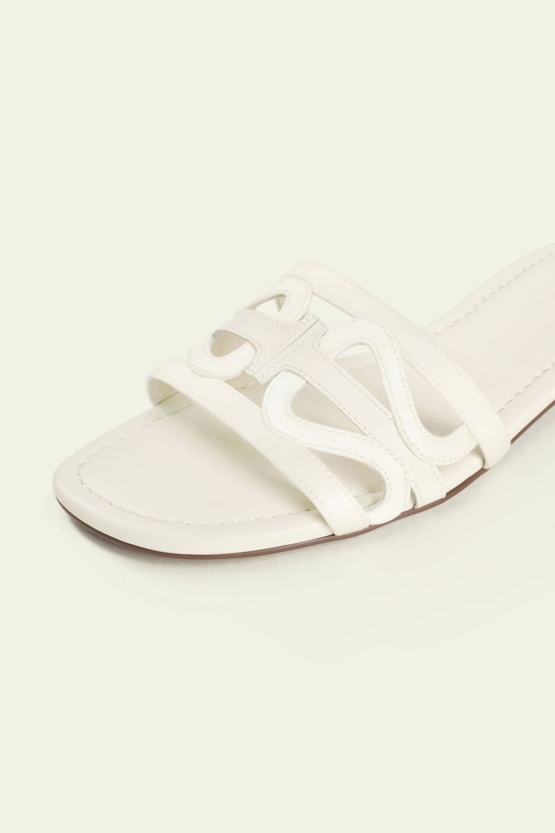 #color_Lily White