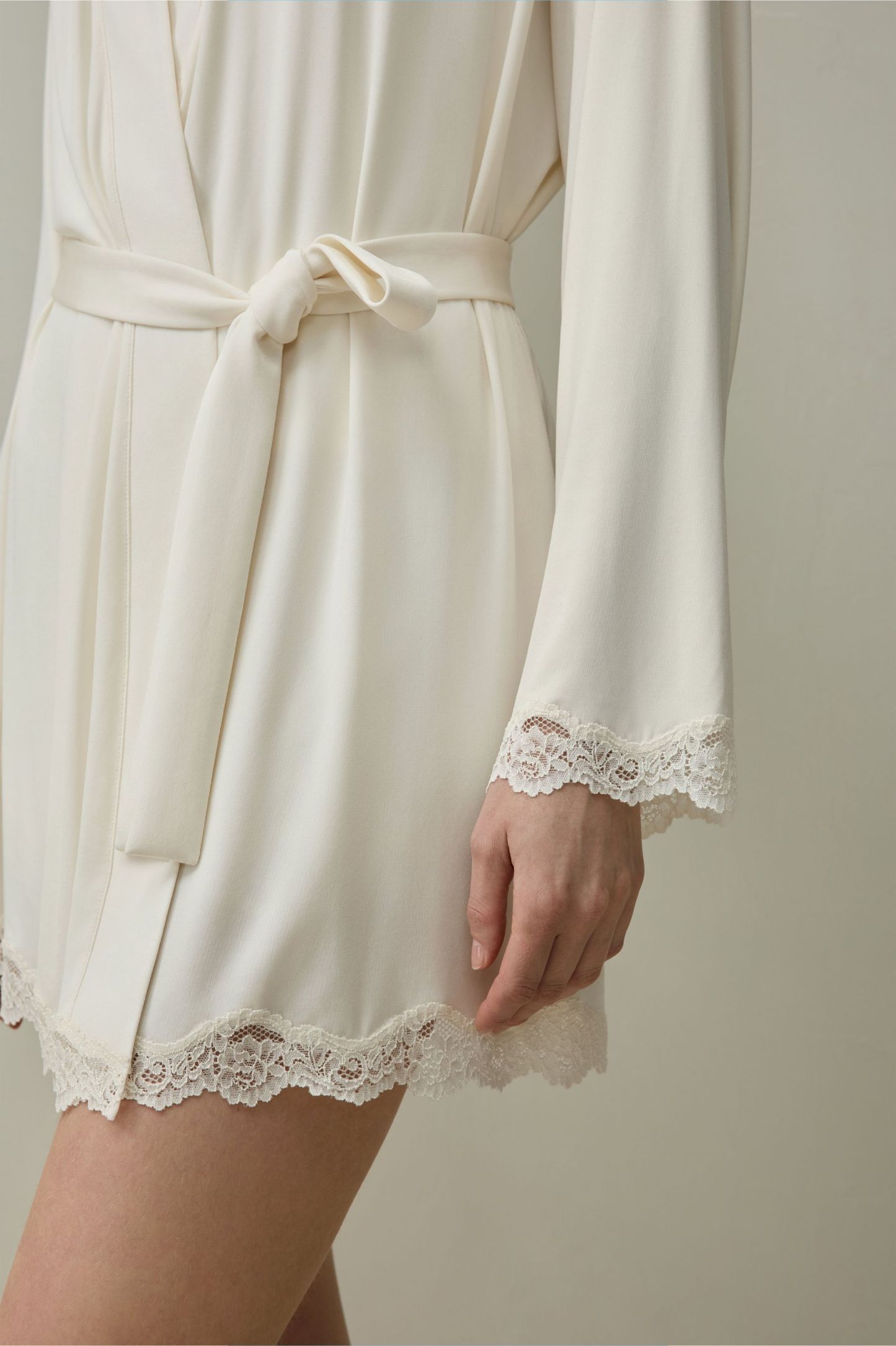 #color_Lily White