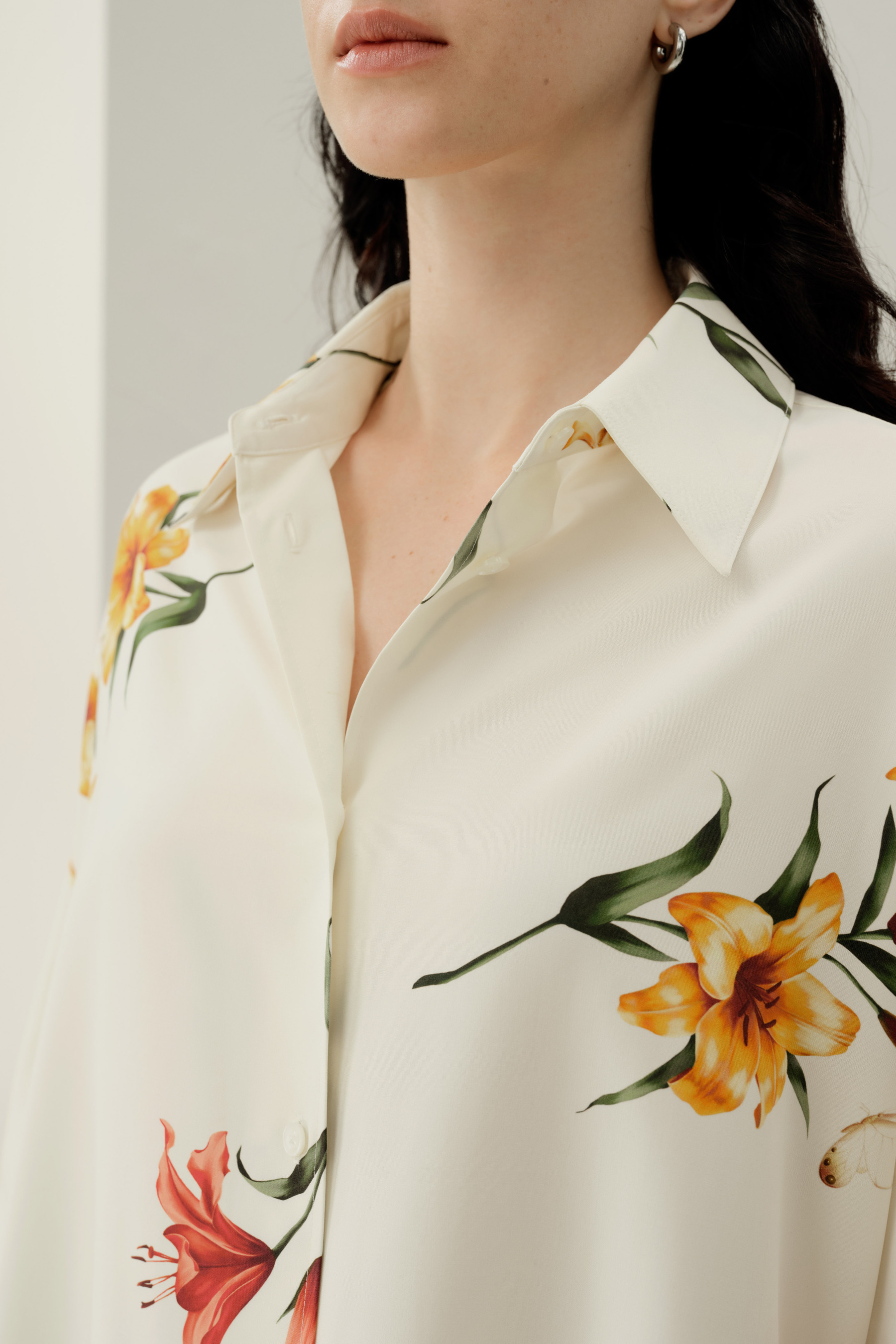#color_Lily White