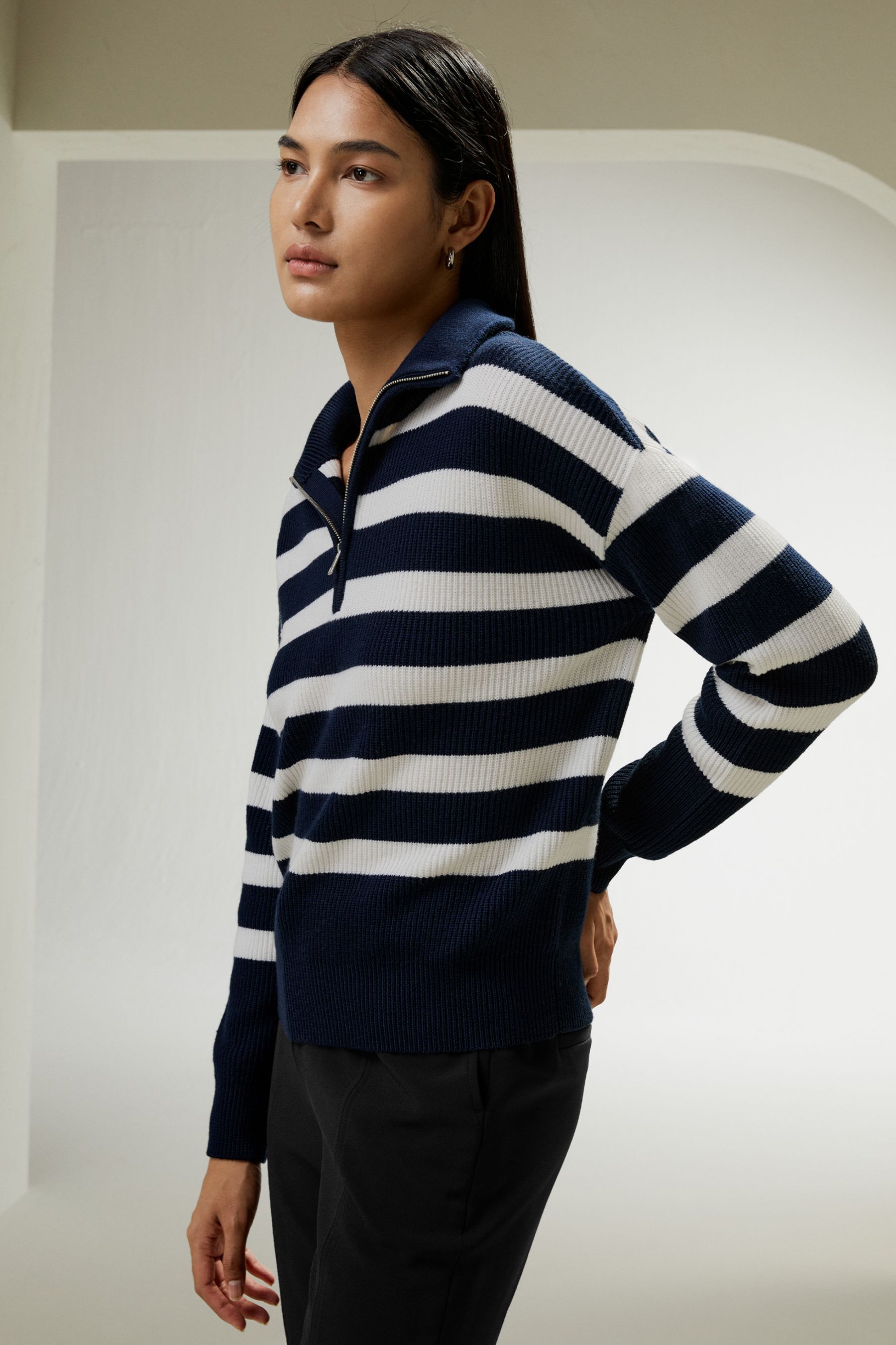 #color_Navy Blue and White Stripes