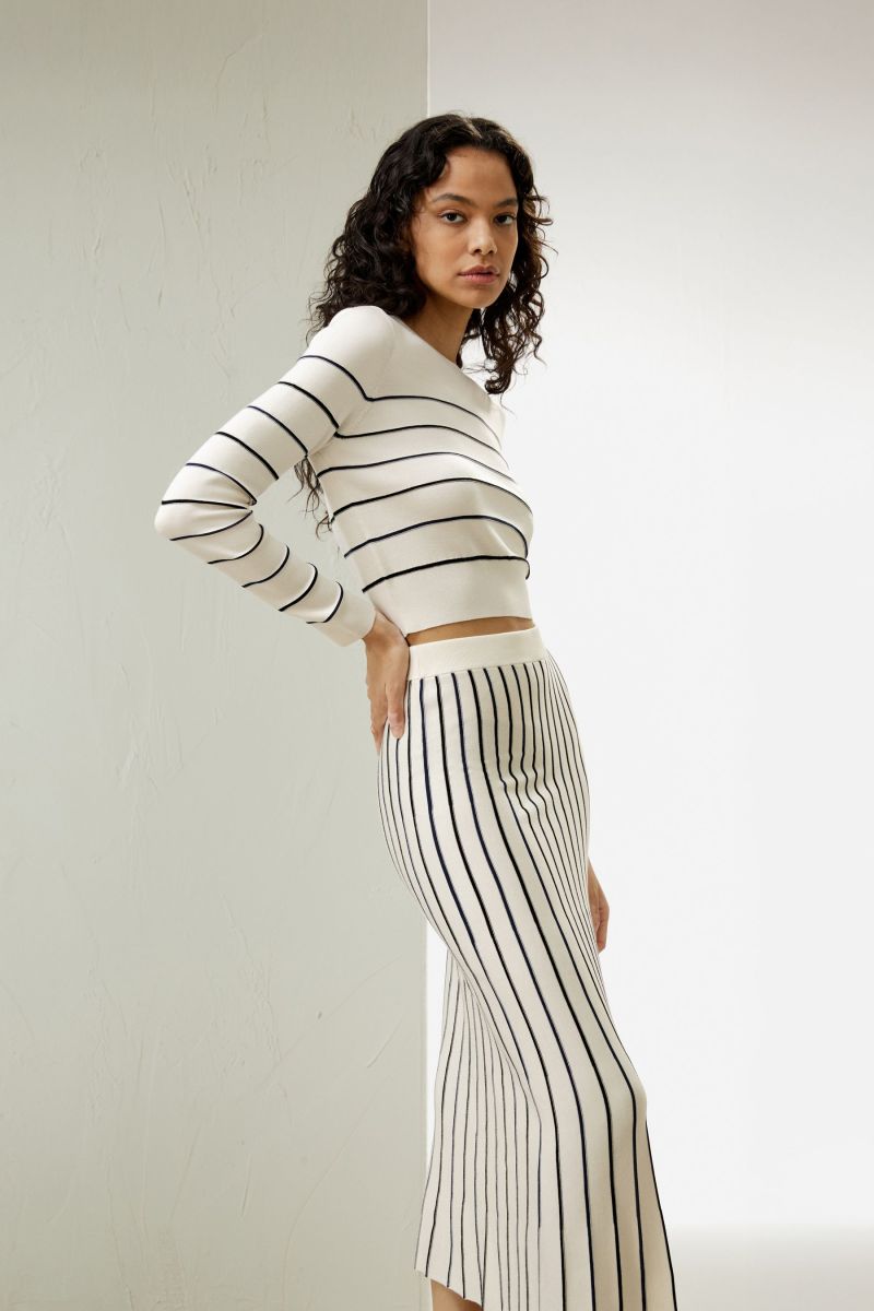 #color_White with Stripes