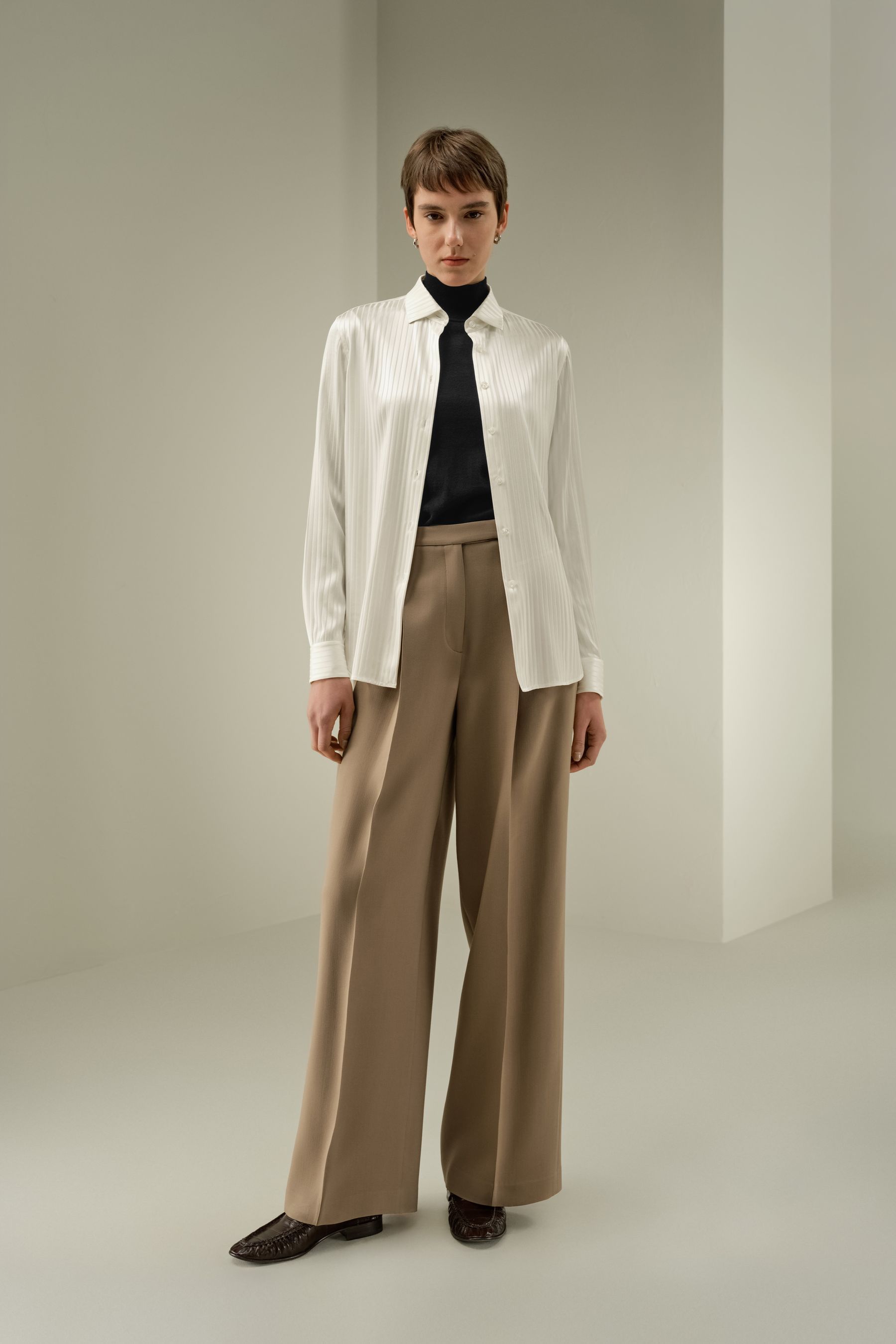 #color_Natural White