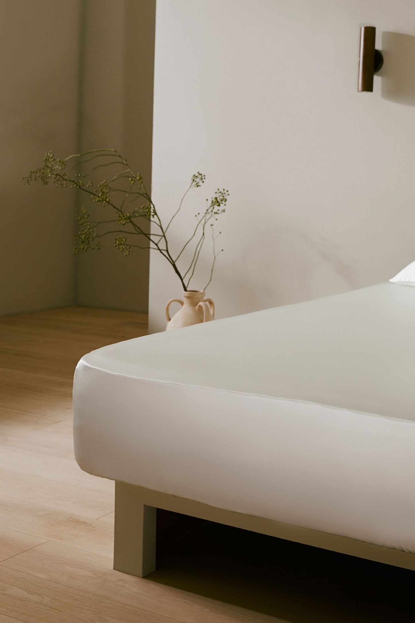 #color_Natural White