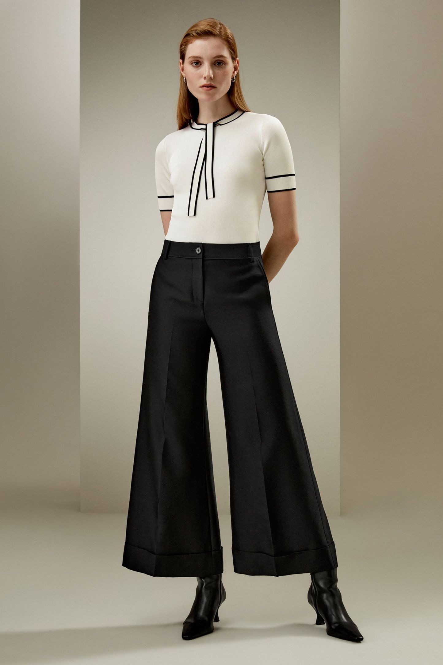 #color_White With Black Stripes