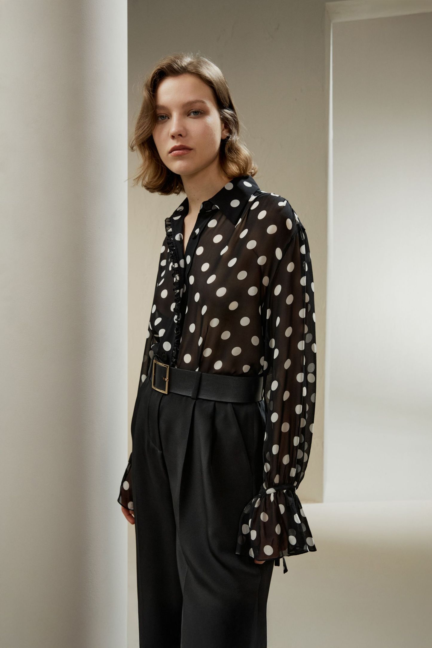 #color_White Dots In Black