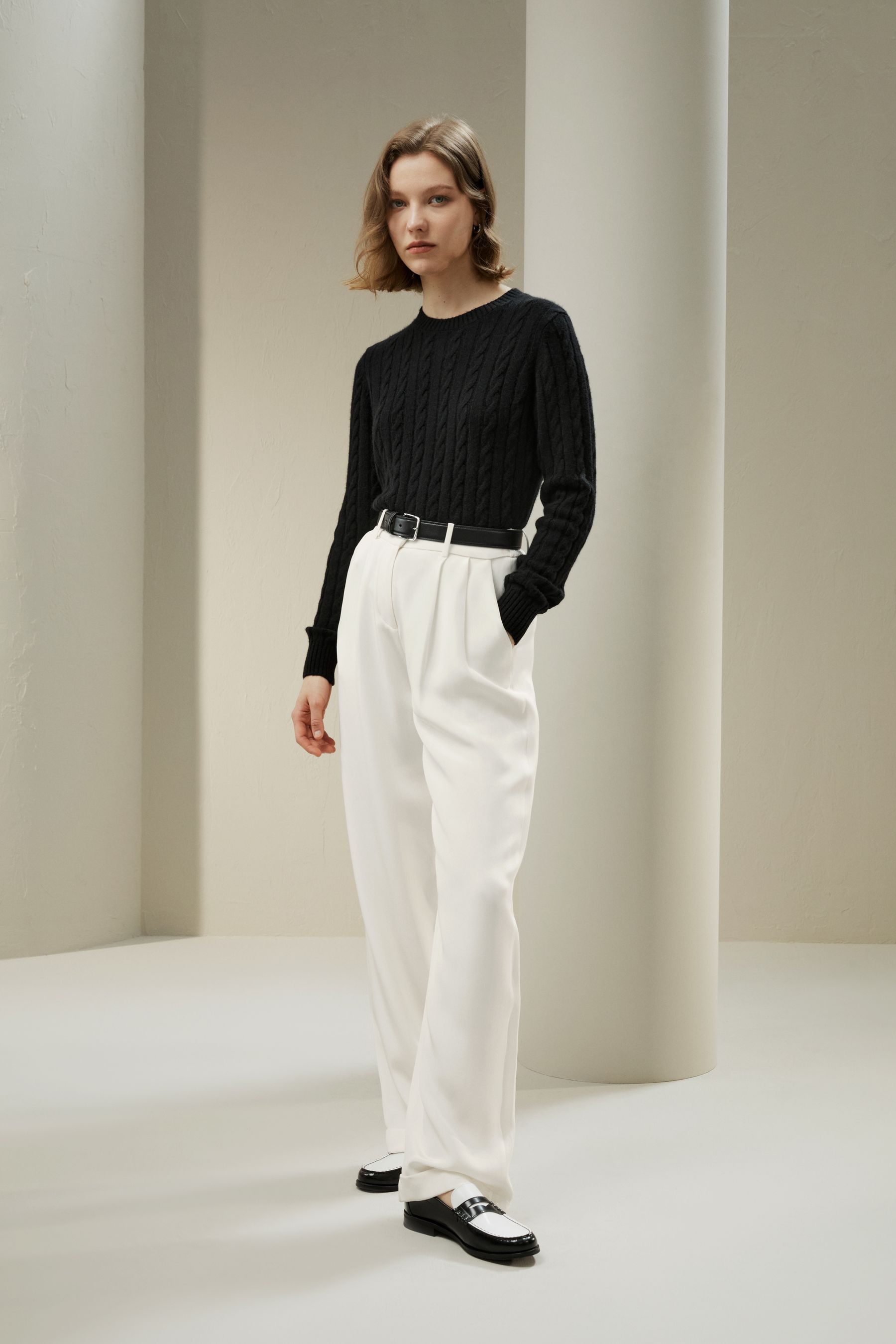 Classic Cable Knit Sweater with Ribbed Edges