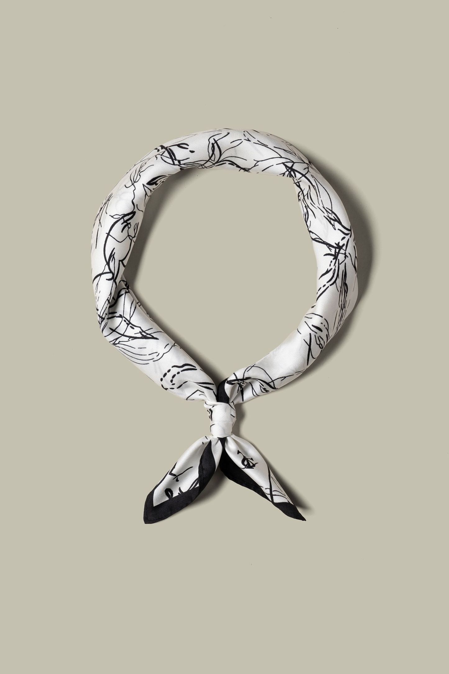 #color_Black-White Floral Pattern