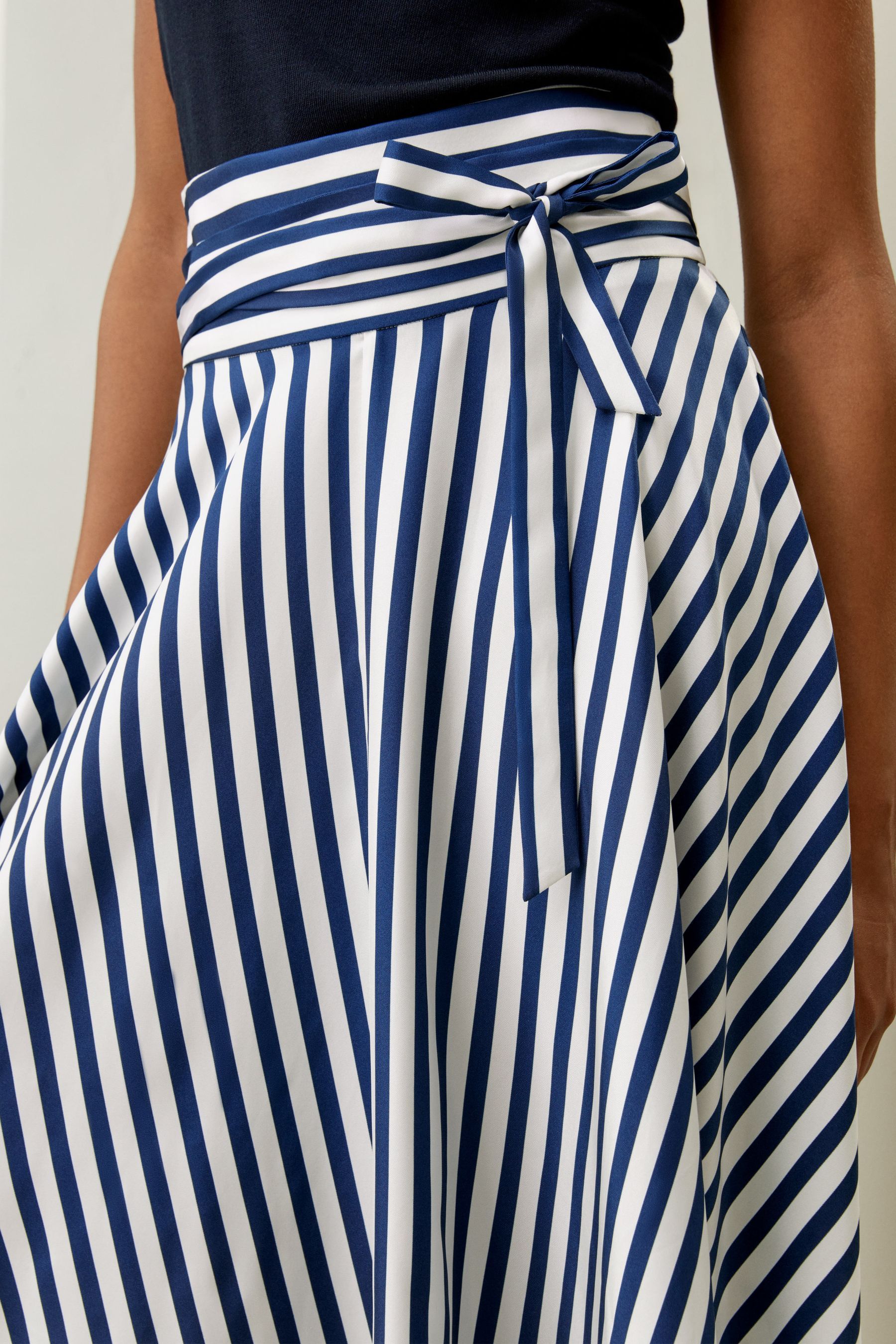 #color_Blue-White-Pinstripes