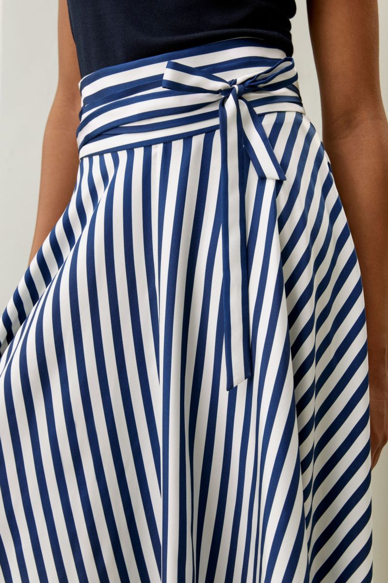 #color_Blue-White-Pinstripes