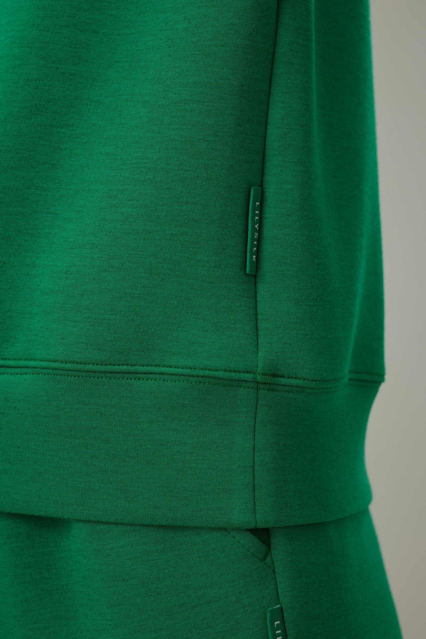 #color_Emerald Green