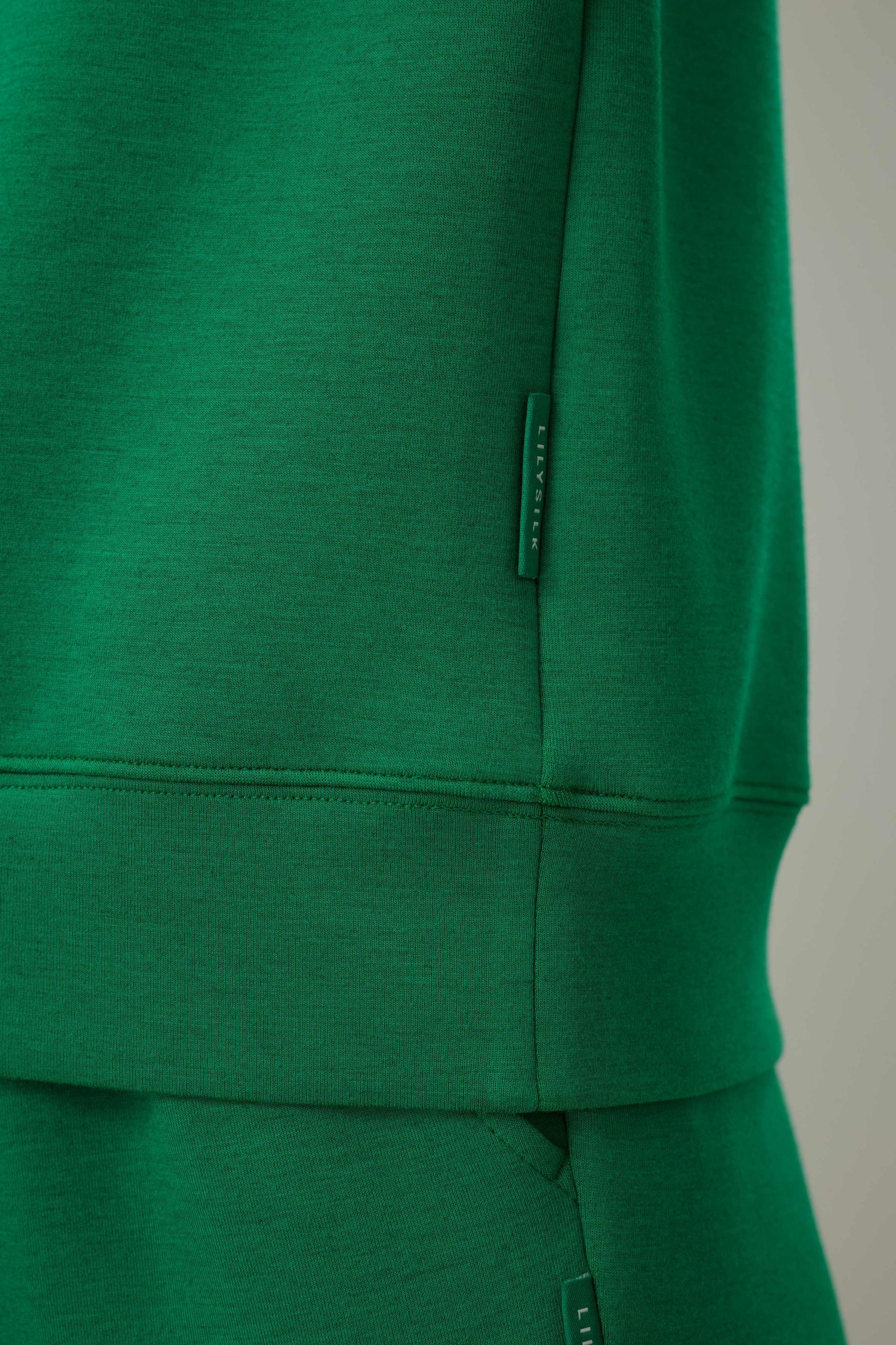 #color_Emerald Green